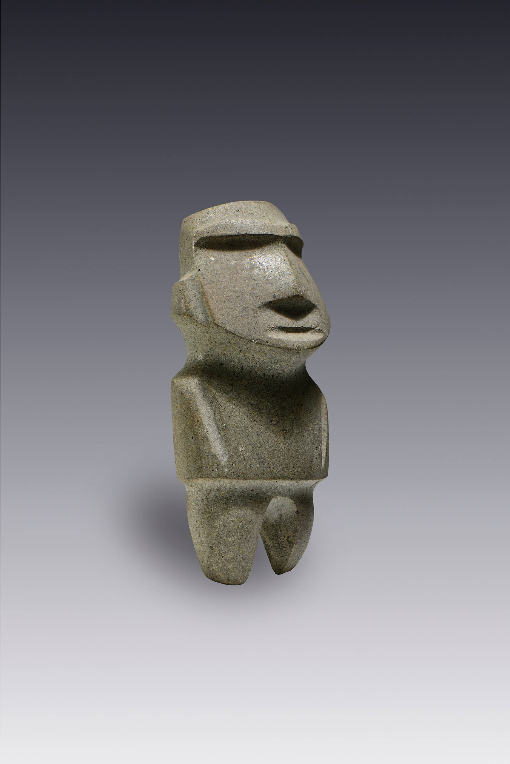 Hombre de pie con los brazos sobre el abdomen | El México antiguo. Salas de Arte Prehispánico | Museo Amparo, Puebla
