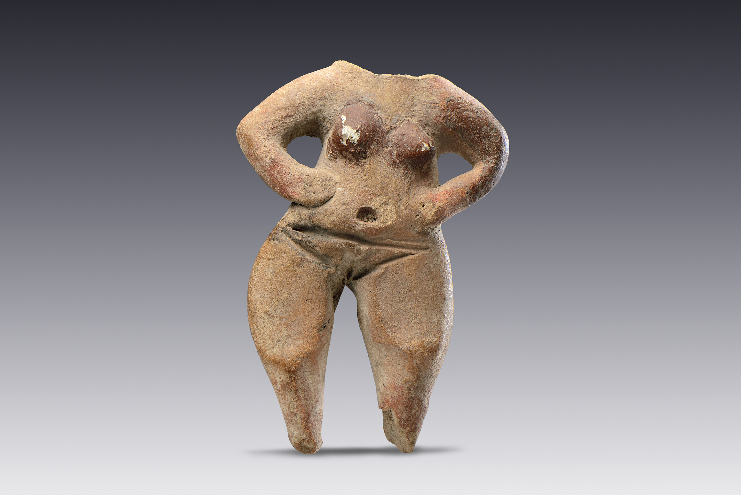 Cuerpos de figurillas femeninas | El tiempo en las cosas. Salas de Arte Contemporáneo | Museo Amparo, Puebla