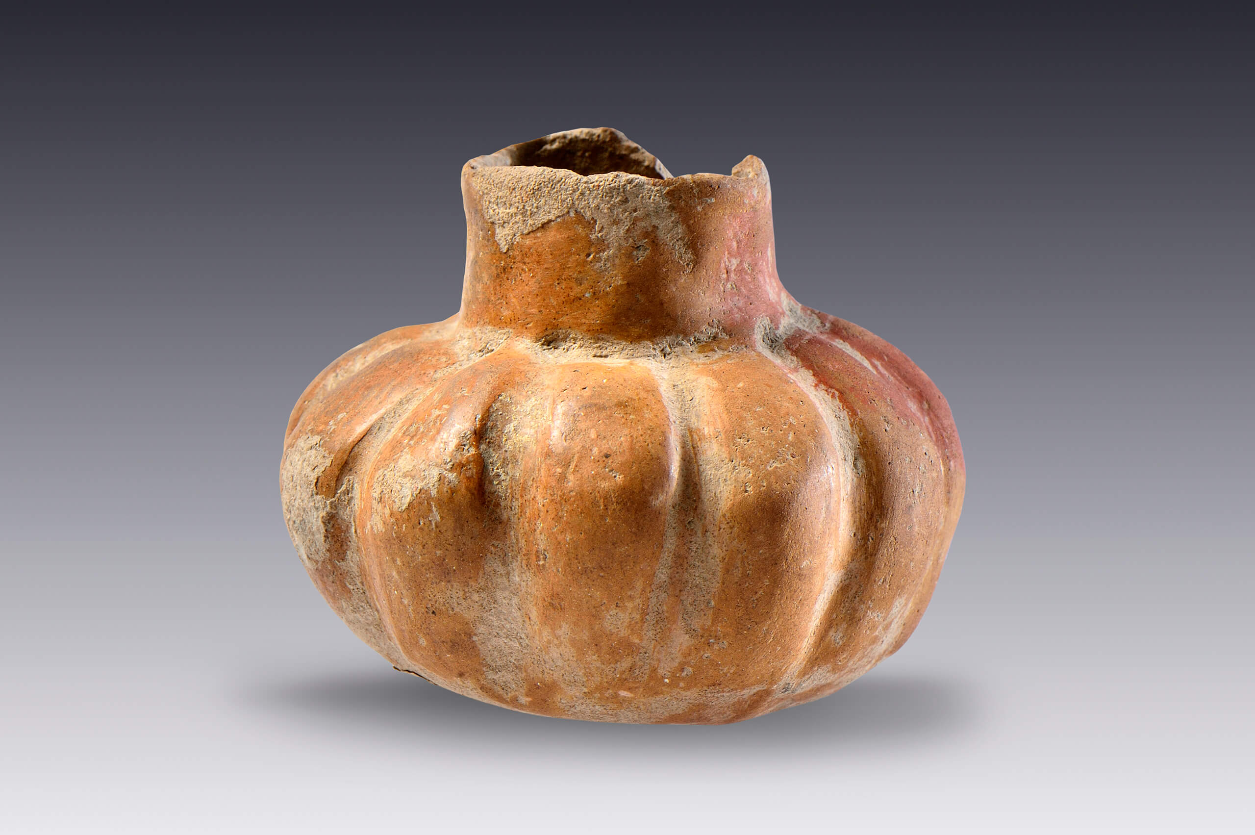 Vasija fitomorfa (calabaza) | El M&eacute;xico antiguo. Salas de Arte Prehisp&aacute;nico | Museo Amparo, Puebla