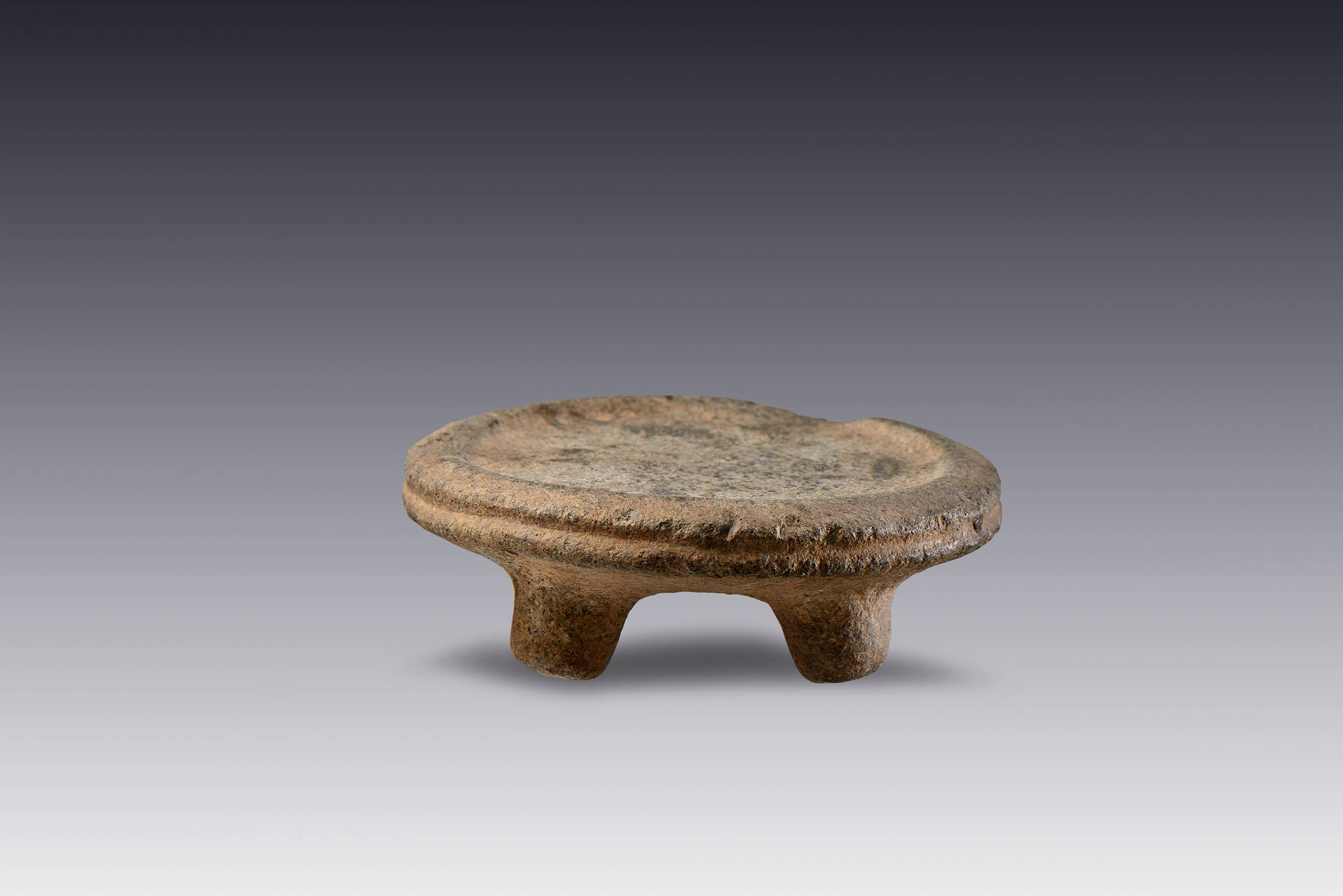 Metate circular | El M&eacute;xico antiguo. Salas de Arte Prehisp&aacute;nico | Museo Amparo, Puebla