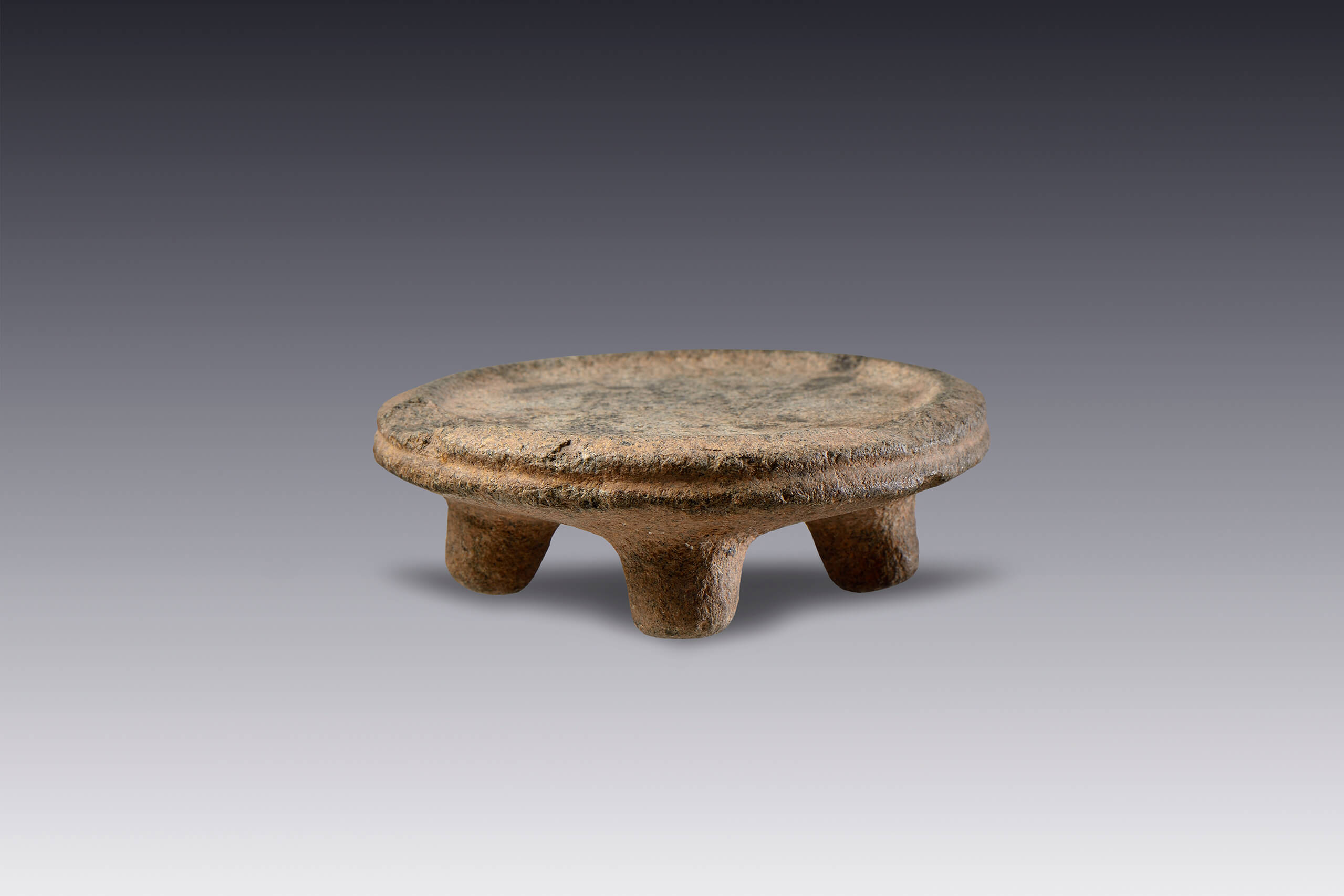 Metate circular | El M&eacute;xico antiguo. Salas de Arte Prehisp&aacute;nico | Museo Amparo, Puebla