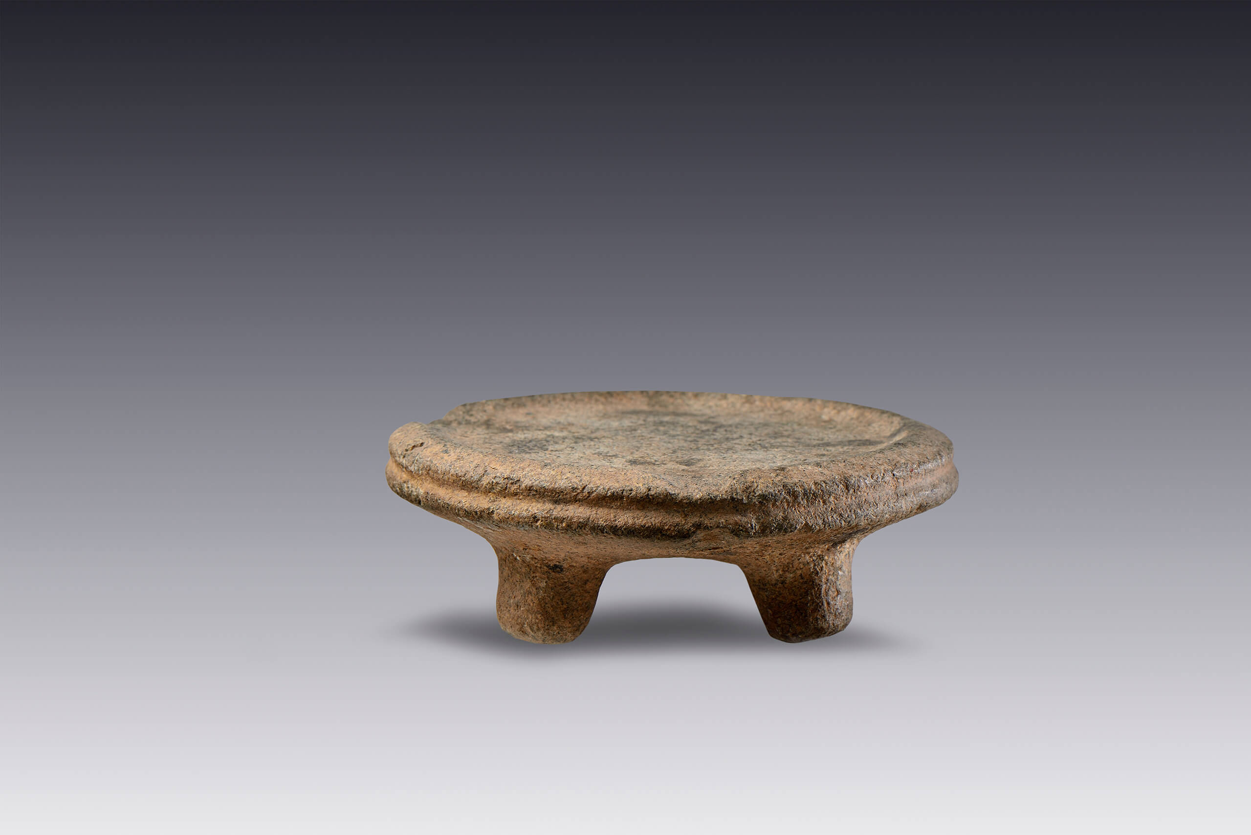 Metate circular | El M&eacute;xico antiguo. Salas de Arte Prehisp&aacute;nico | Museo Amparo, Puebla