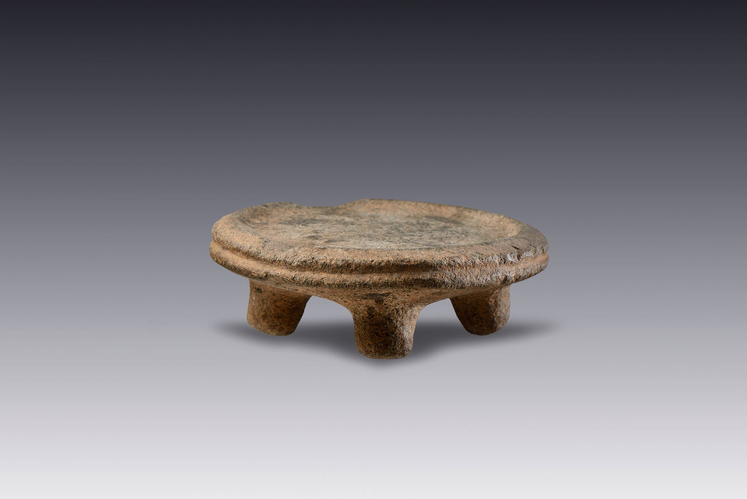 Metate circular | El M&eacute;xico antiguo. Salas de Arte Prehisp&aacute;nico | Museo Amparo, Puebla
