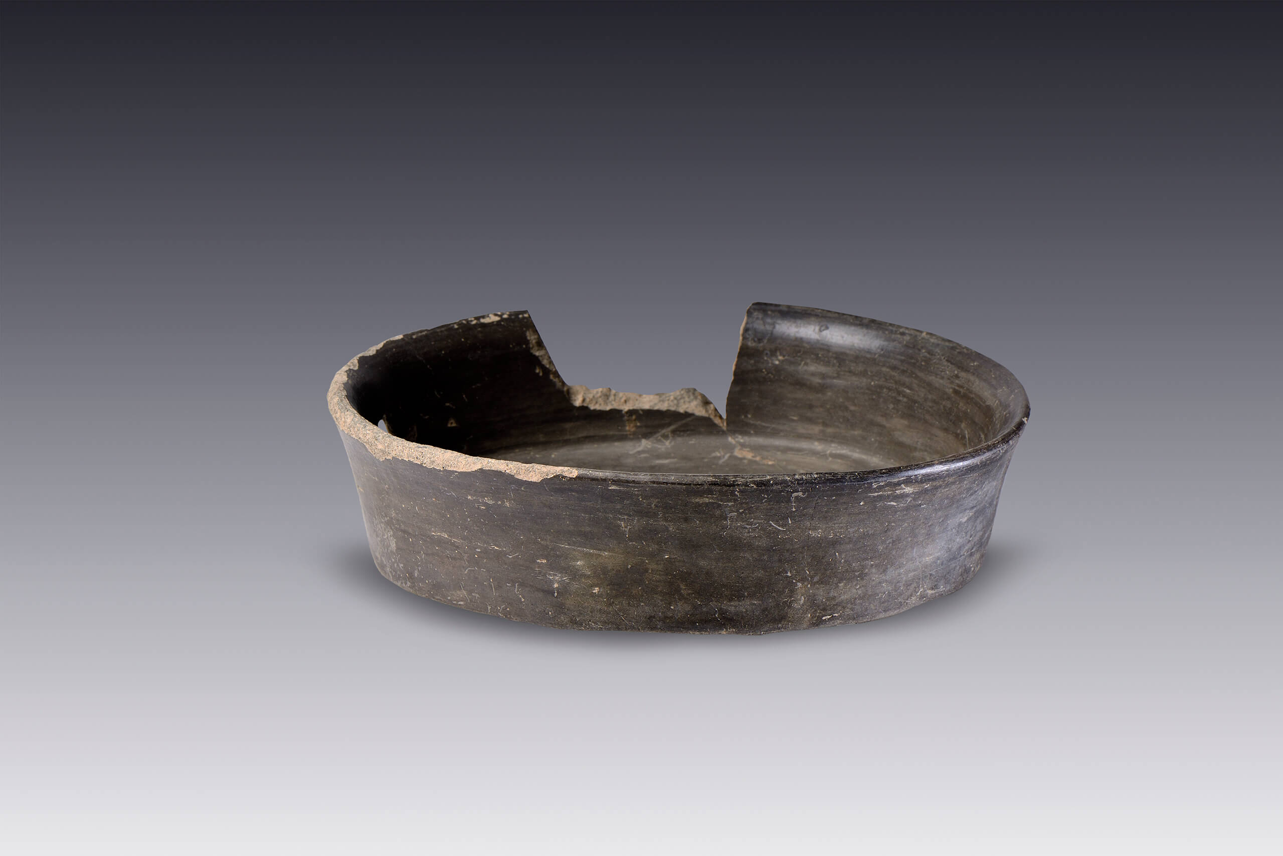 Cajete de paredes recto-divergentes | El M&eacute;xico antiguo. Salas de Arte Prehisp&aacute;nico | Museo Amparo, Puebla