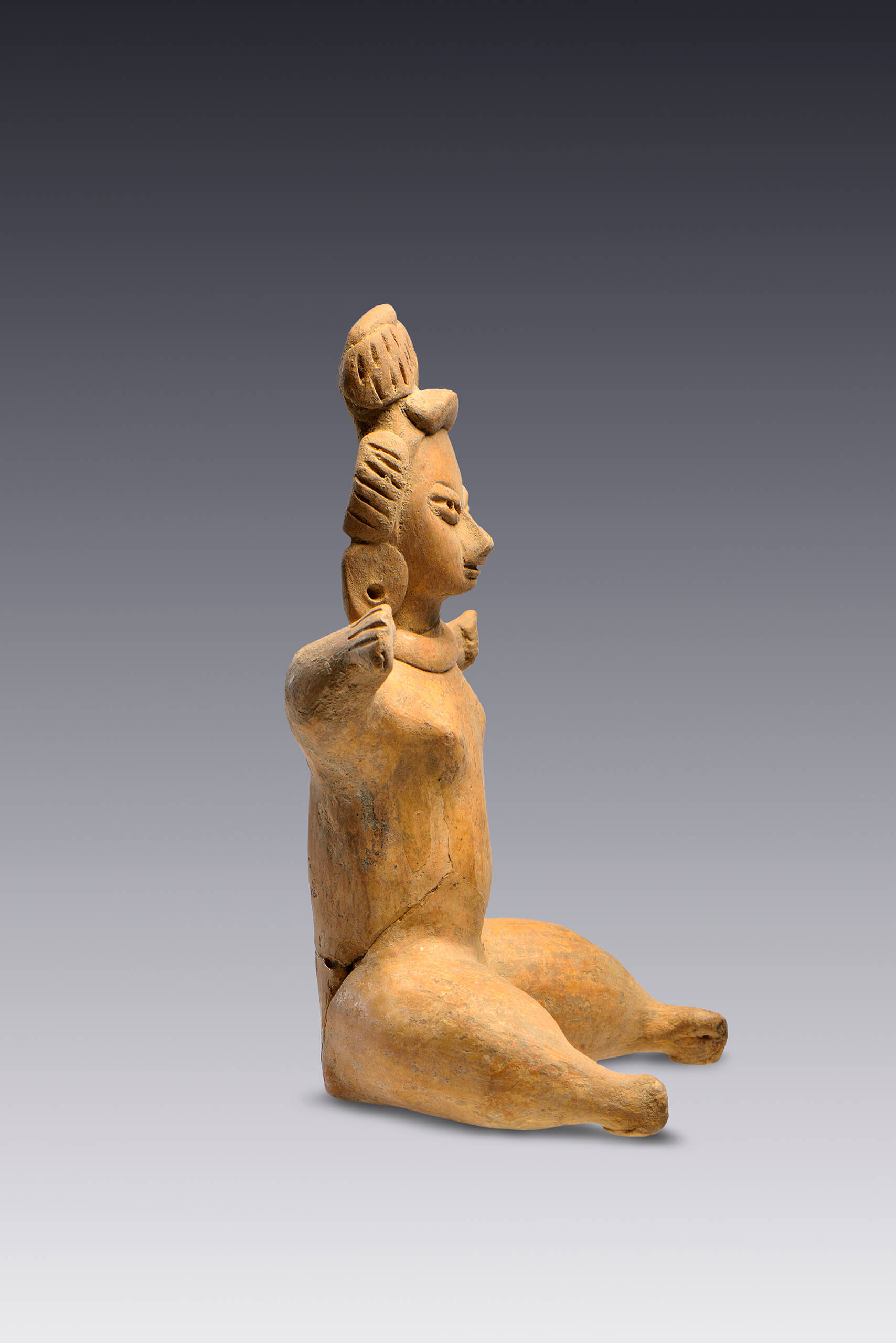 Figurilla femenina sedente | El M&eacute;xico antiguo. Salas de Arte Prehisp&aacute;nico | Museo Amparo, Puebla