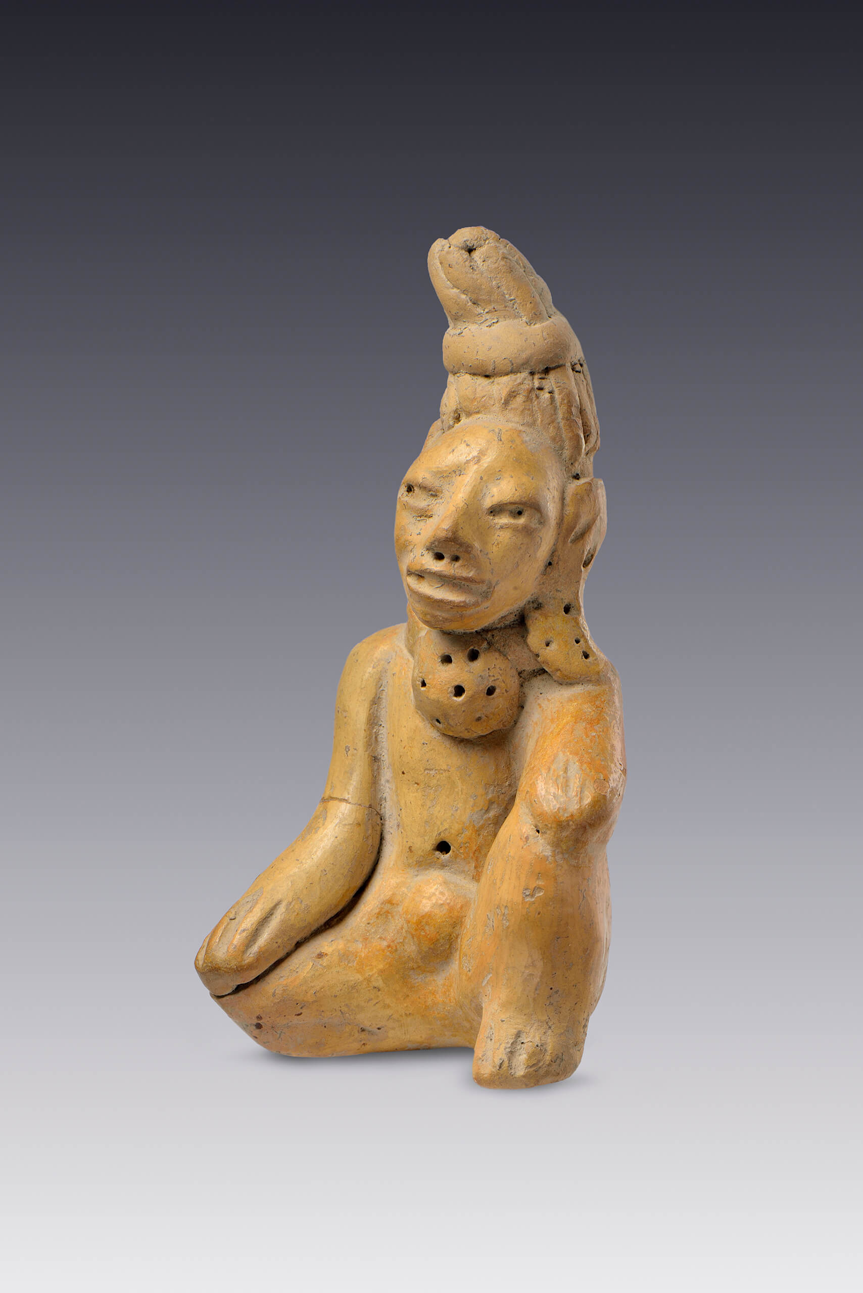 Figurilla sedente antropomorfa | El M&eacute;xico antiguo. Salas de Arte Prehisp&aacute;nico | Museo Amparo, Puebla