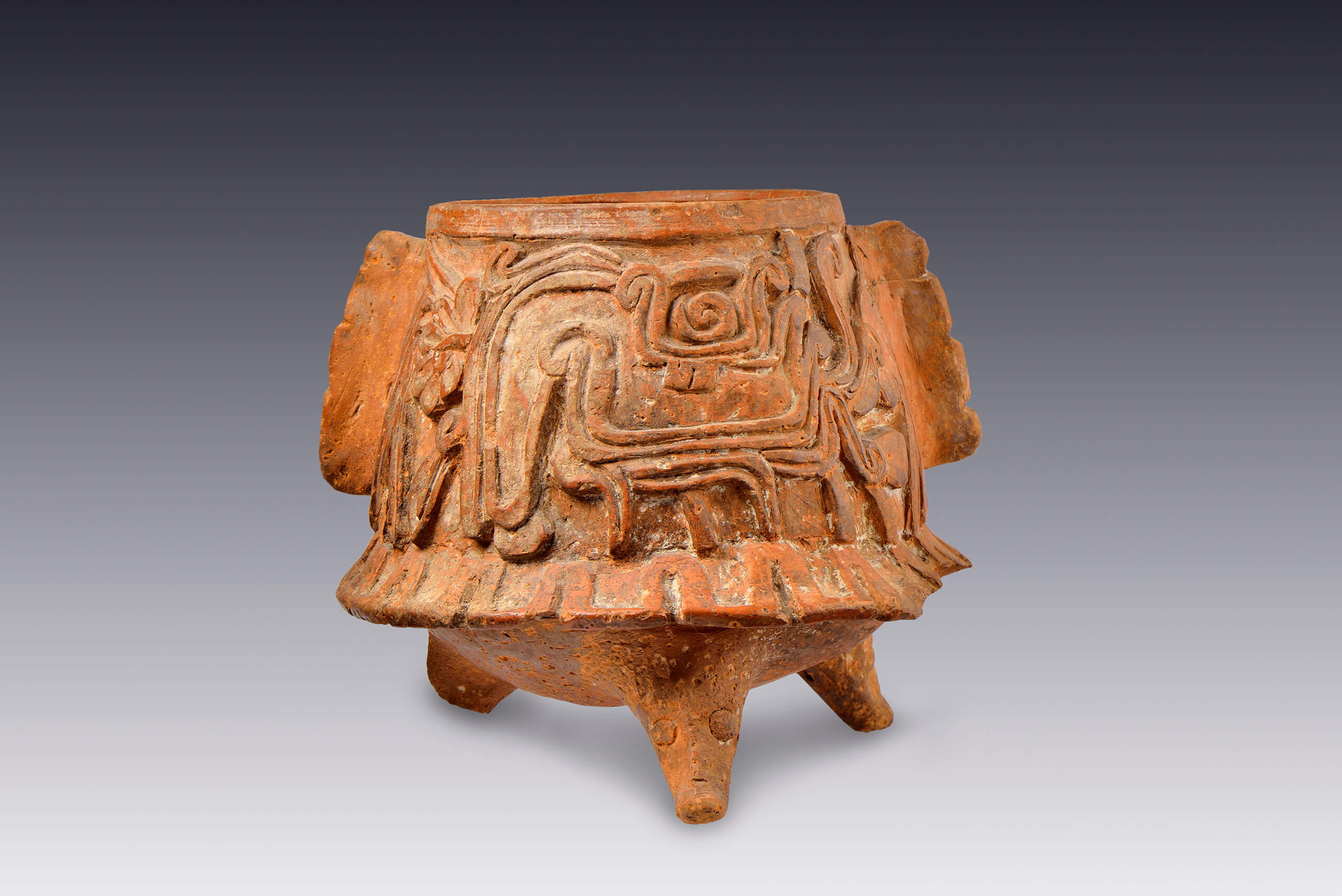 Cajete tr&iacute;pode de paredes recto-divergentes | El M&eacute;xico antiguo. Salas de Arte Prehisp&aacute;nico | Museo Amparo, Puebla