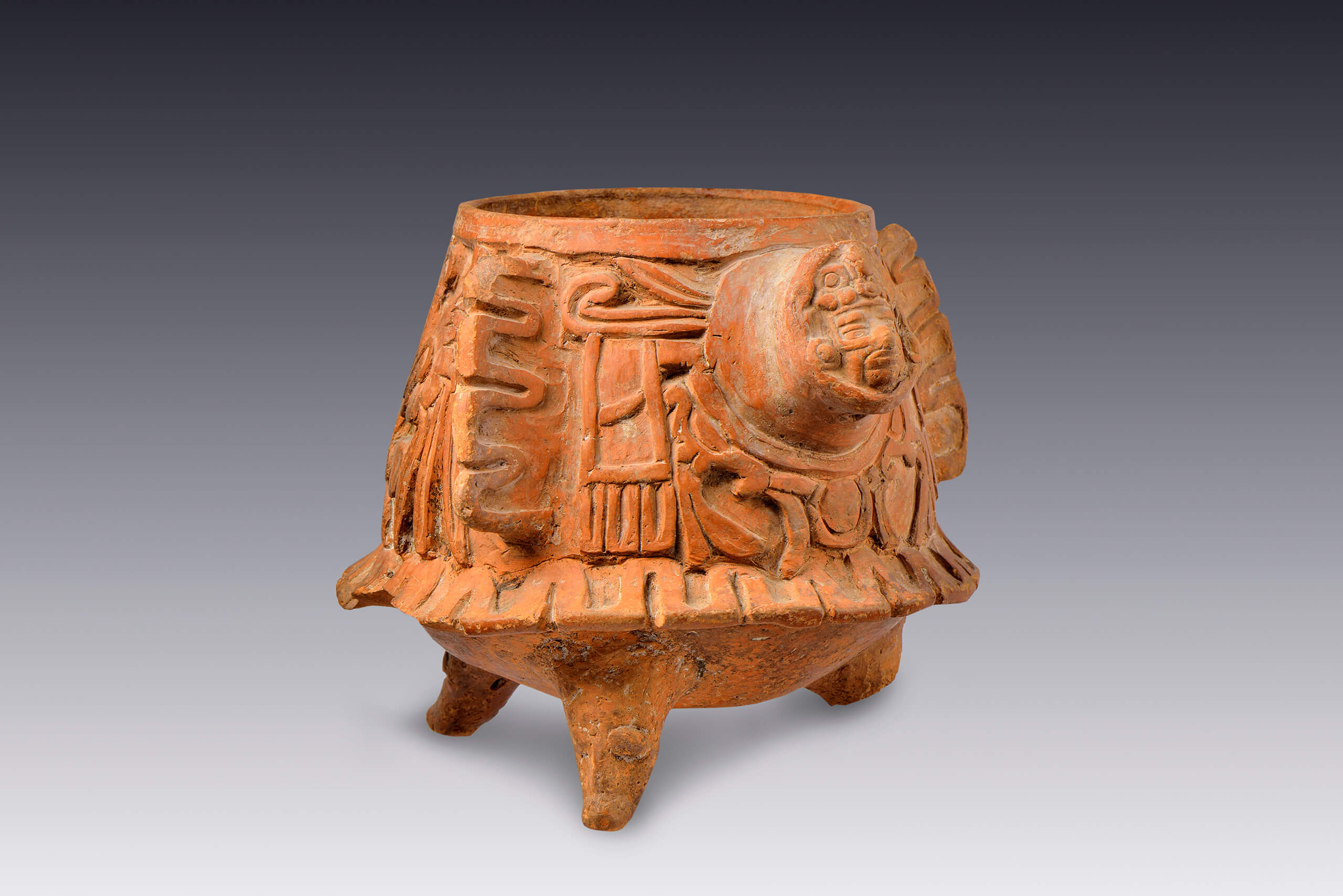 Cajete tr&iacute;pode de paredes recto-divergentes | El M&eacute;xico antiguo. Salas de Arte Prehisp&aacute;nico | Museo Amparo, Puebla