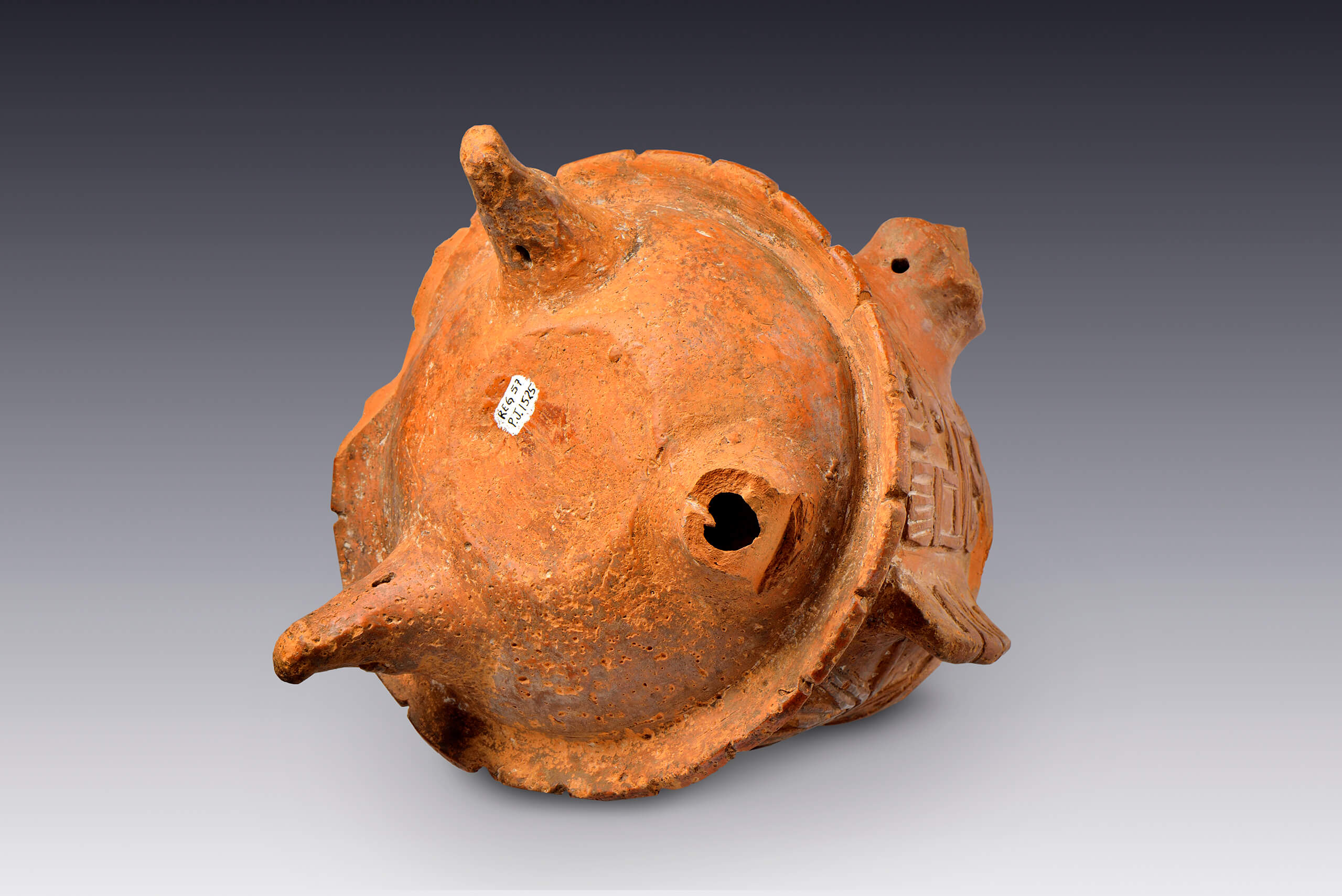 Cajete tr&iacute;pode de paredes recto-divergentes | El M&eacute;xico antiguo. Salas de Arte Prehisp&aacute;nico | Museo Amparo, Puebla