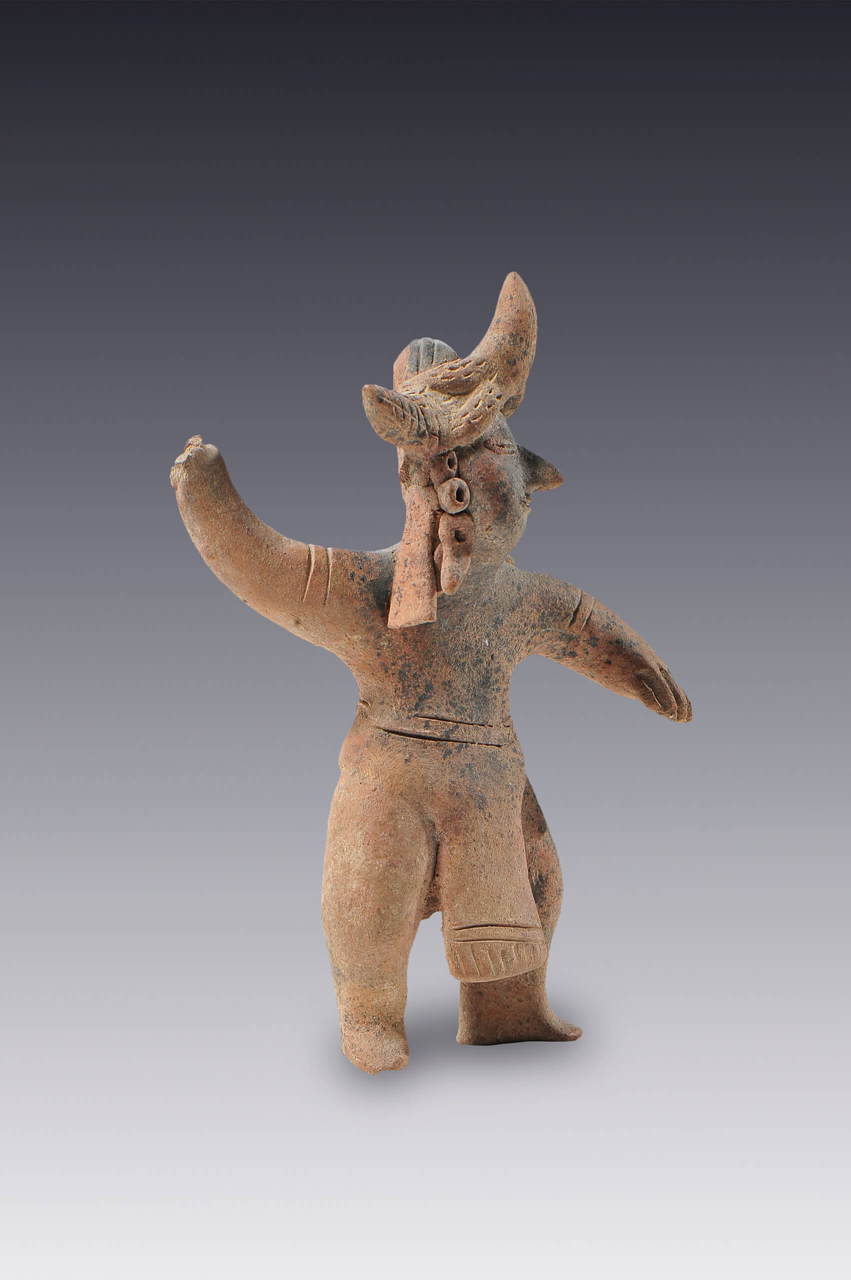 Guerrero con tocado de picos | El México antiguo. Salas de Arte Prehispánico | Museo Amparo, Puebla