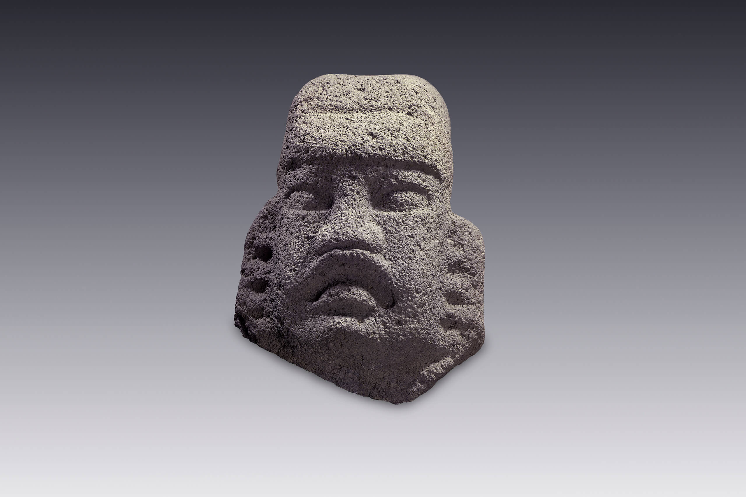 Cabeza de una escultura olmeca | El México antiguo. Salas de Arte Prehispánico | Museo Amparo, Puebla