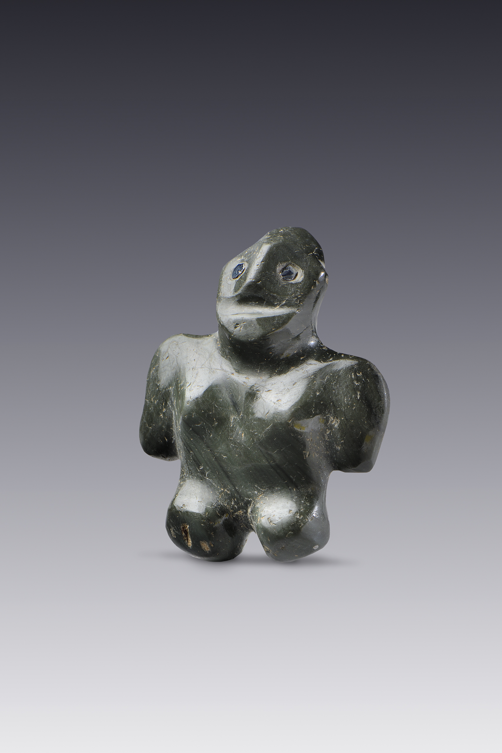 Pendiente olmeca antropomorfo de piedra verde | El México antiguo. Salas de Arte Prehispánico | Museo Amparo, Puebla