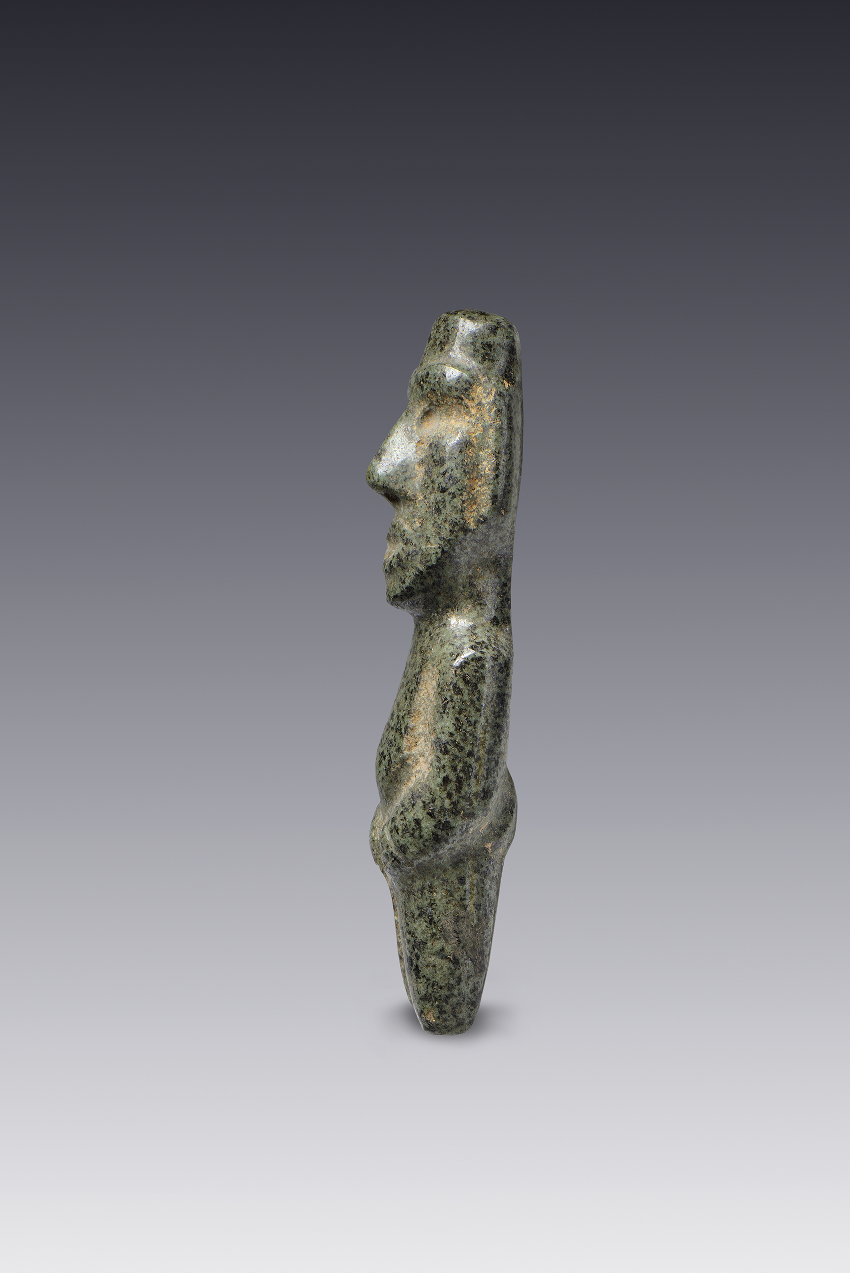 Figurilla Mezcala antropomorfa de piedra verde | El México antiguo. Salas de Arte Prehispánico | Museo Amparo, Puebla