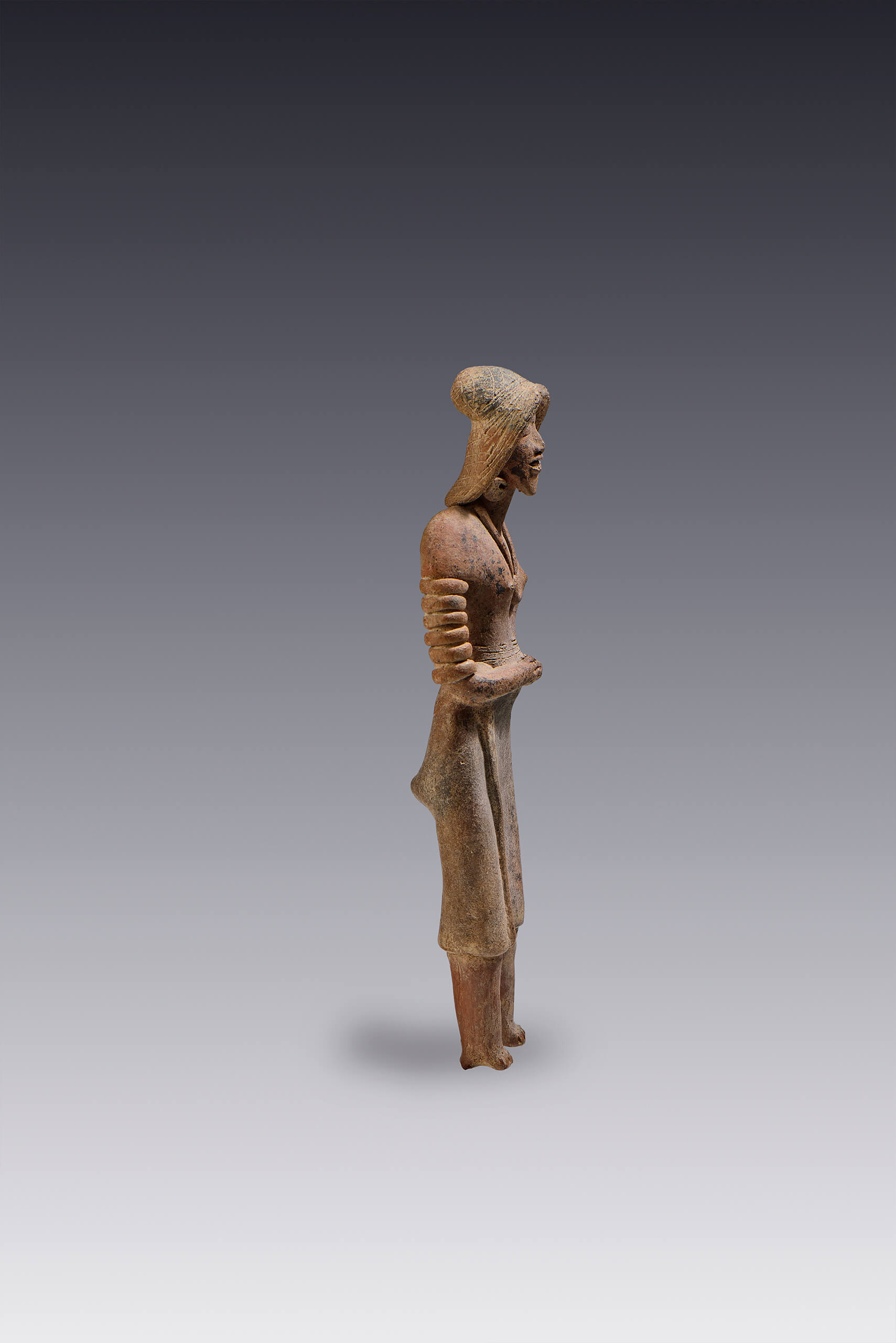 Mujer con actitud solemne | El México antiguo. Salas de Arte Prehispánico | Museo Amparo, Puebla