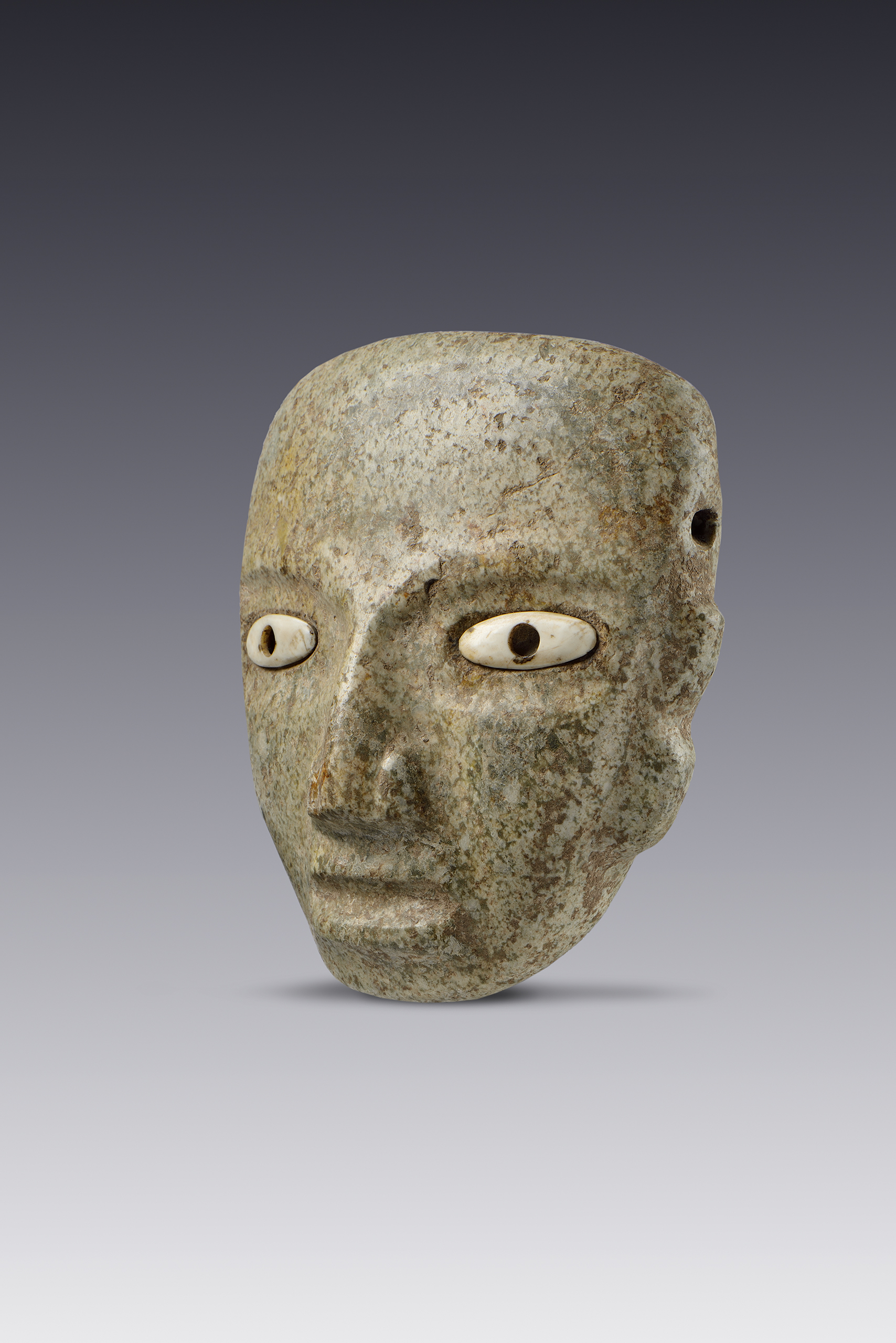 Máscara antropomorfa de piedra verde | El México antiguo. Salas de Arte Prehispánico | Museo Amparo, Puebla