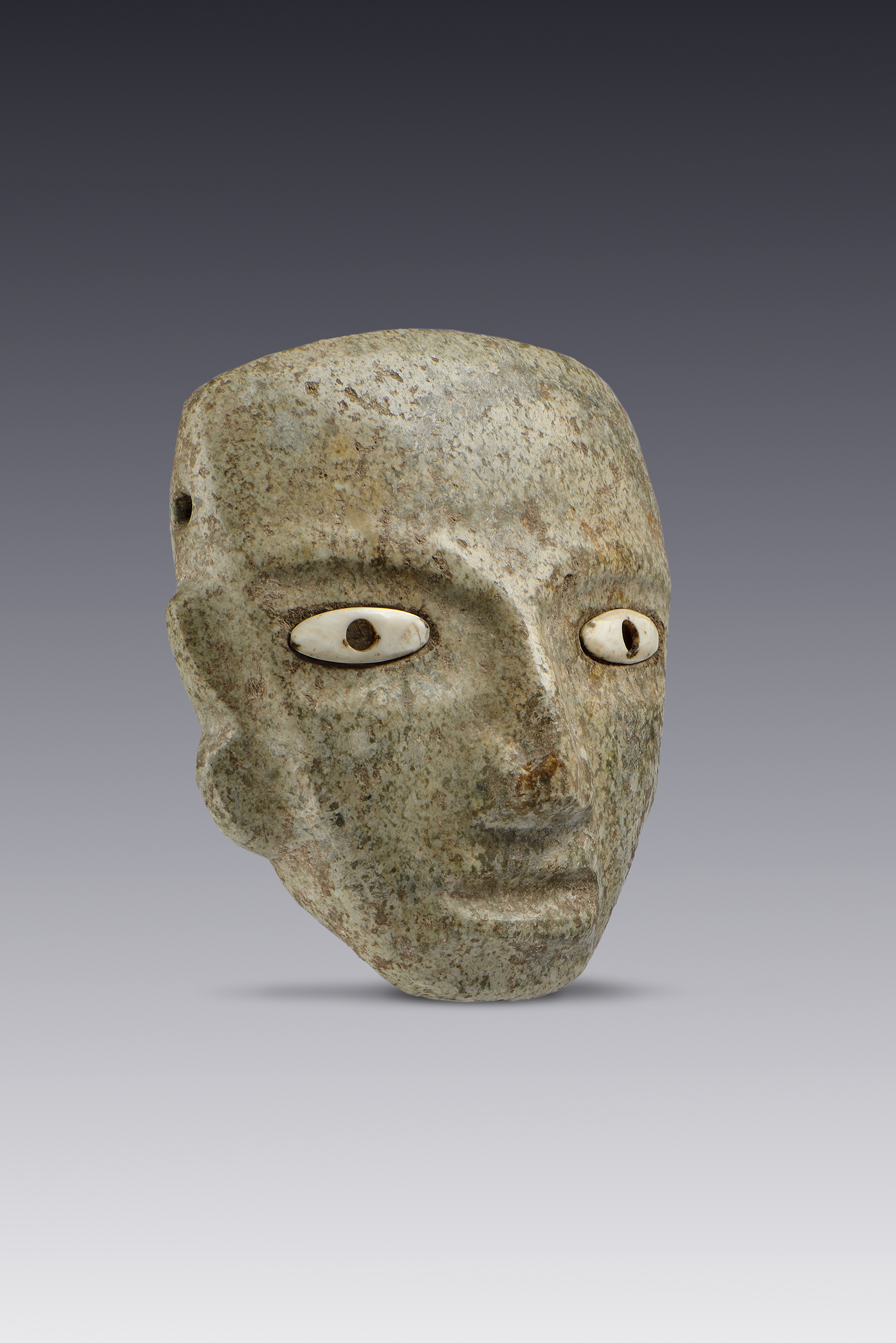 Máscara antropomorfa de piedra verde | El México antiguo. Salas de Arte Prehispánico | Museo Amparo, Puebla