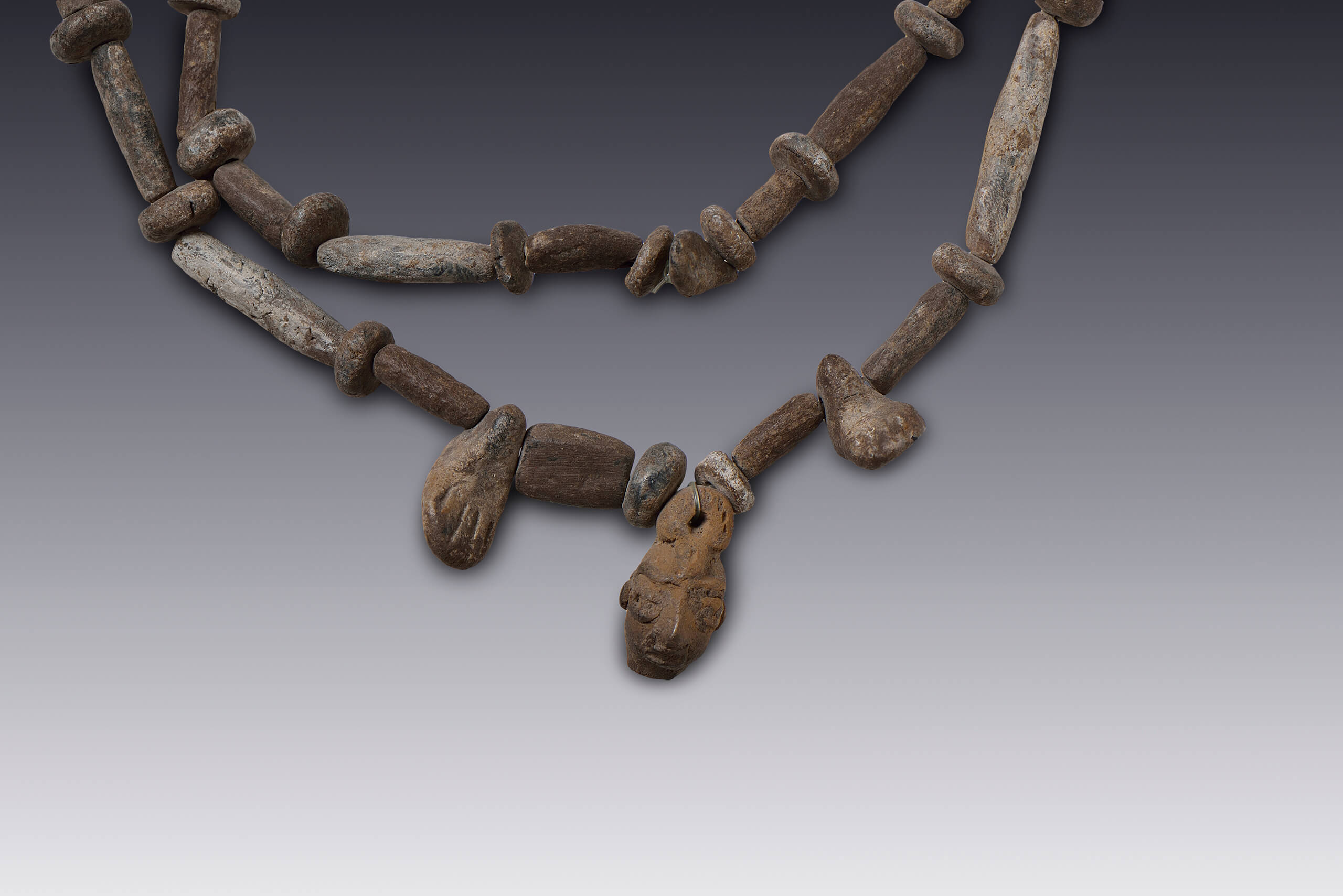 Collar con pendiente en forma de cabeza humana | El México antiguo. Salas de Arte Prehispánico | Museo Amparo, Puebla