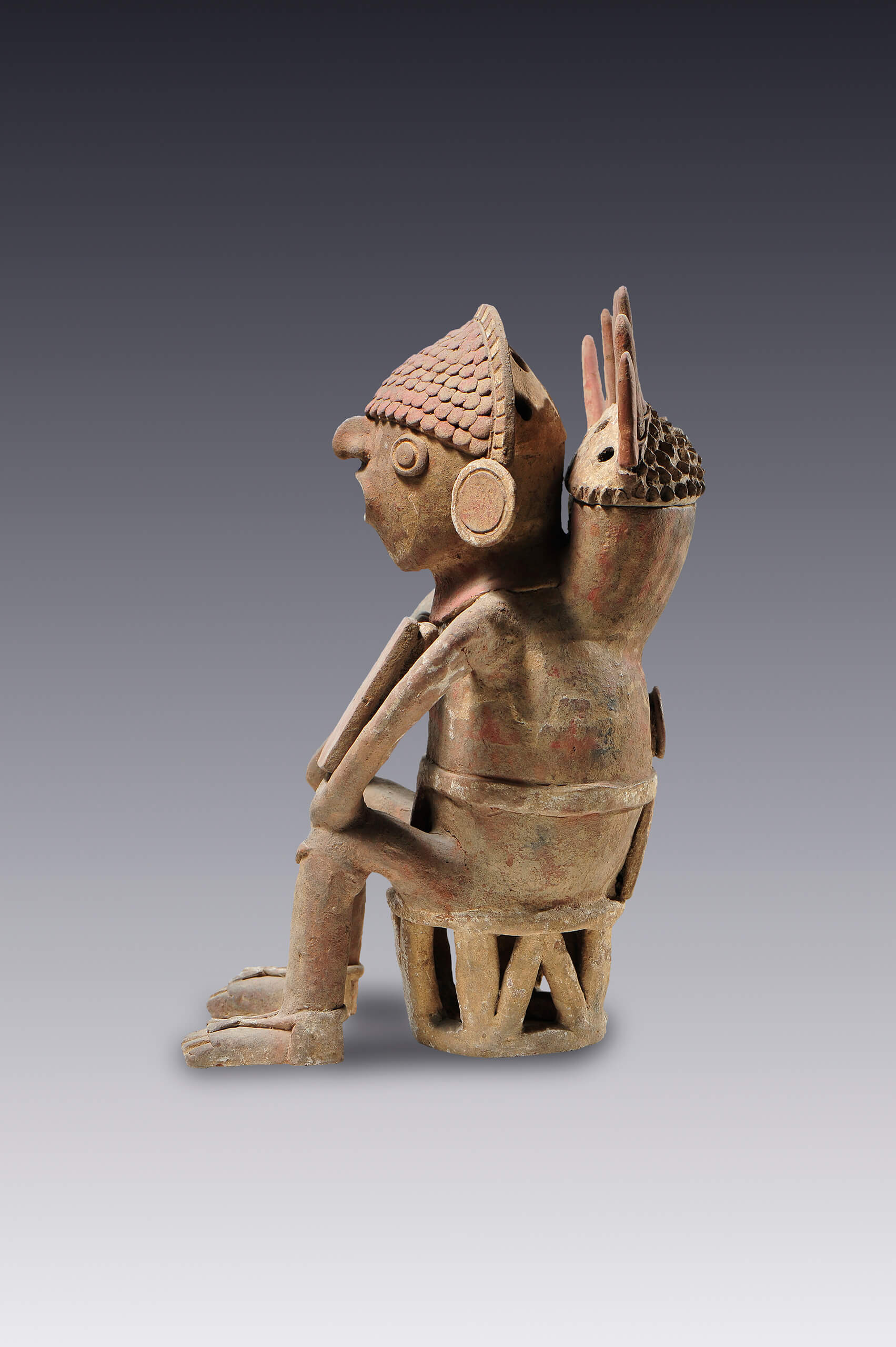 Jefe sentado sobre un equipal | El México antiguo. Salas de Arte Prehispánico | Museo Amparo, Puebla