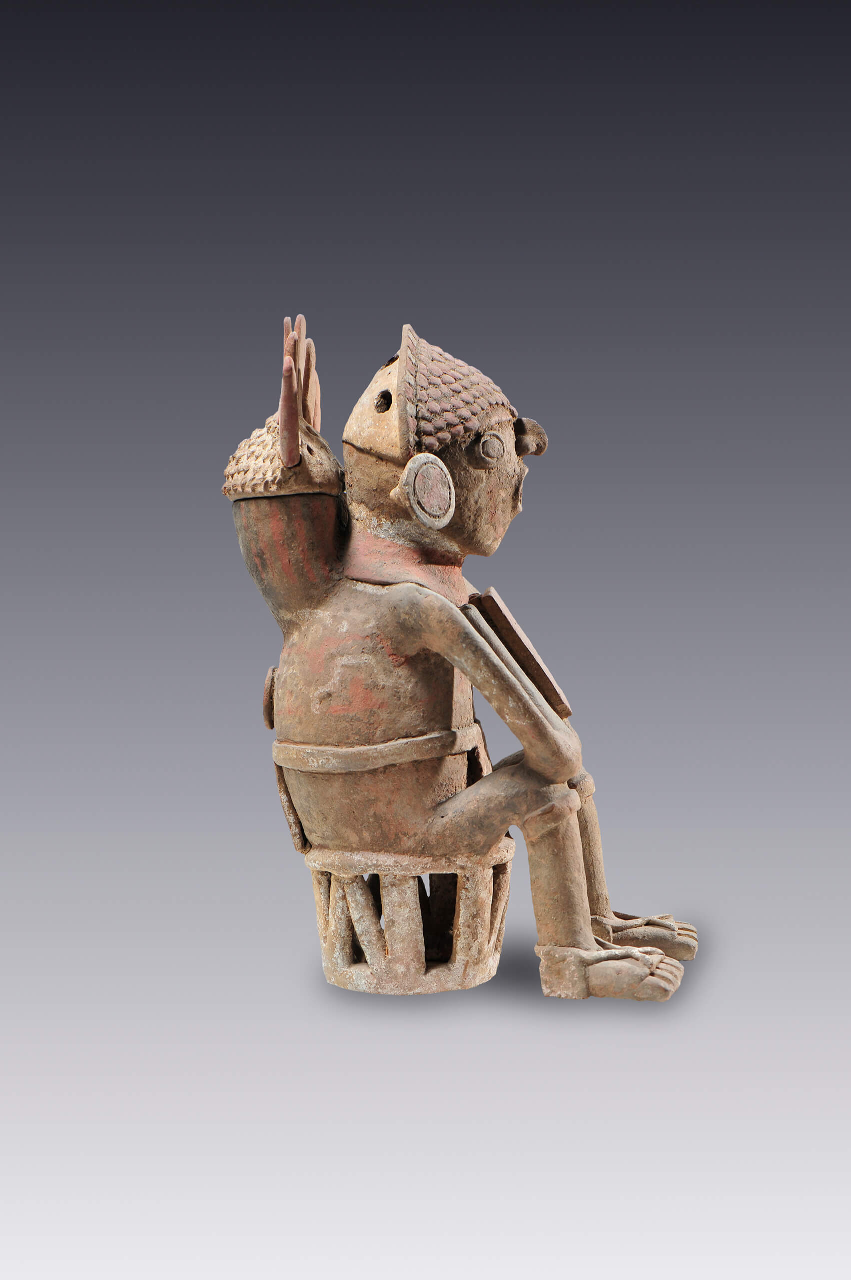 Jefe sentado sobre un equipal | El México antiguo. Salas de Arte Prehispánico | Museo Amparo, Puebla