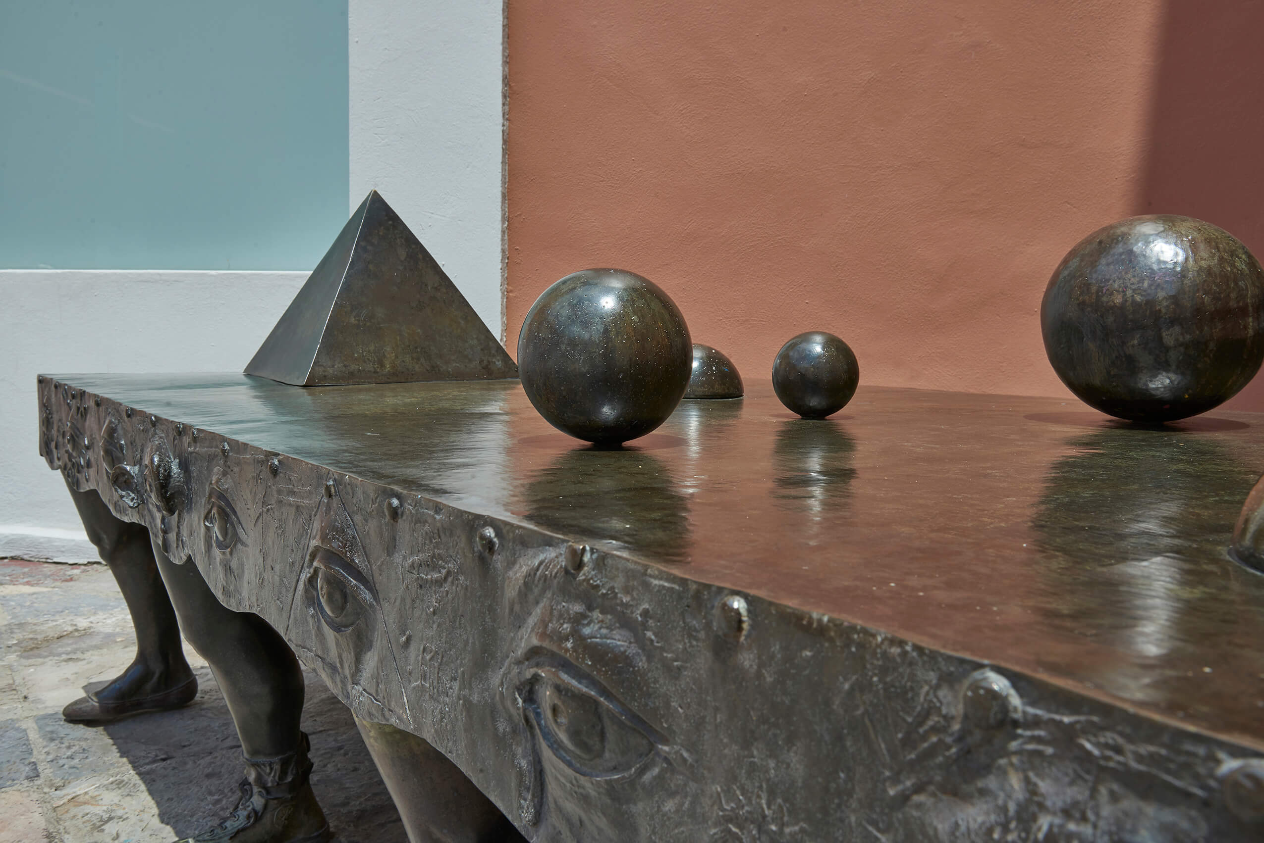 Mesa (Sala de Magos) | El tiempo en las cosas II. Salas de Arte Contemporáneo | Museo Amparo, Puebla