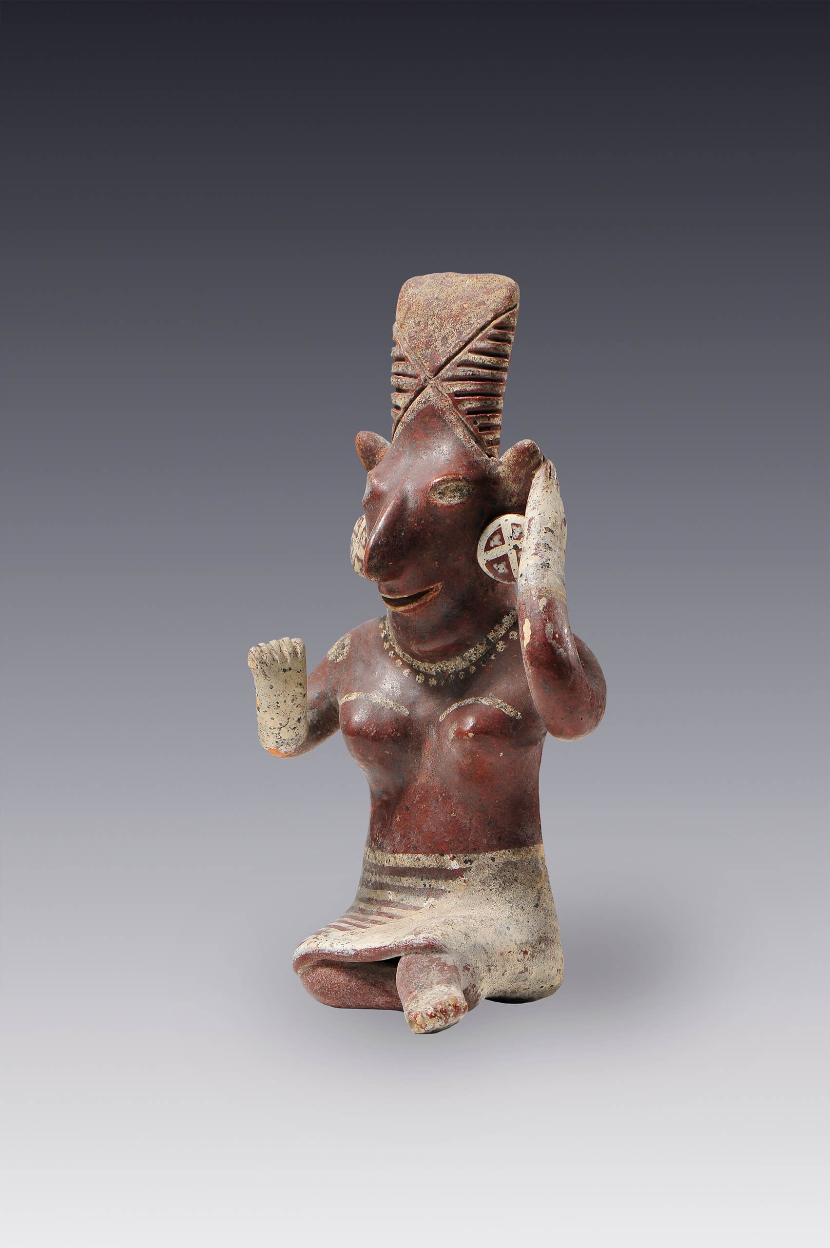 Mujer con ademán de pesar | El México antiguo. Salas de Arte Prehispánico | Museo Amparo, Puebla