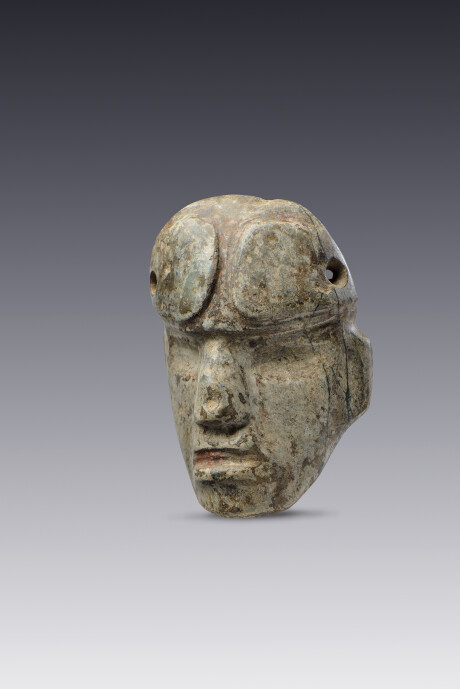 Máscara antropomorfa con tocado de chalchihuites de tradición Mezcala