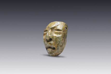 Máscara rostro miniatura con nariz prominente tradición Olmeca