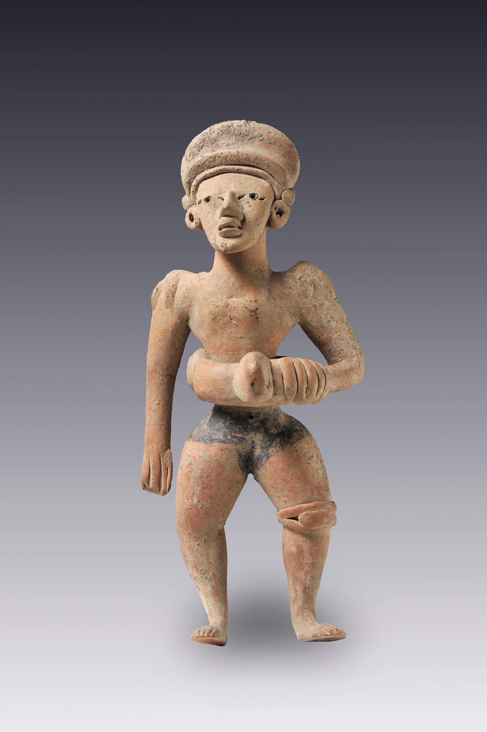 Jugador de pelota con cinturón y guante | El México antiguo. Salas de Arte Prehispánico | Museo Amparo, Puebla