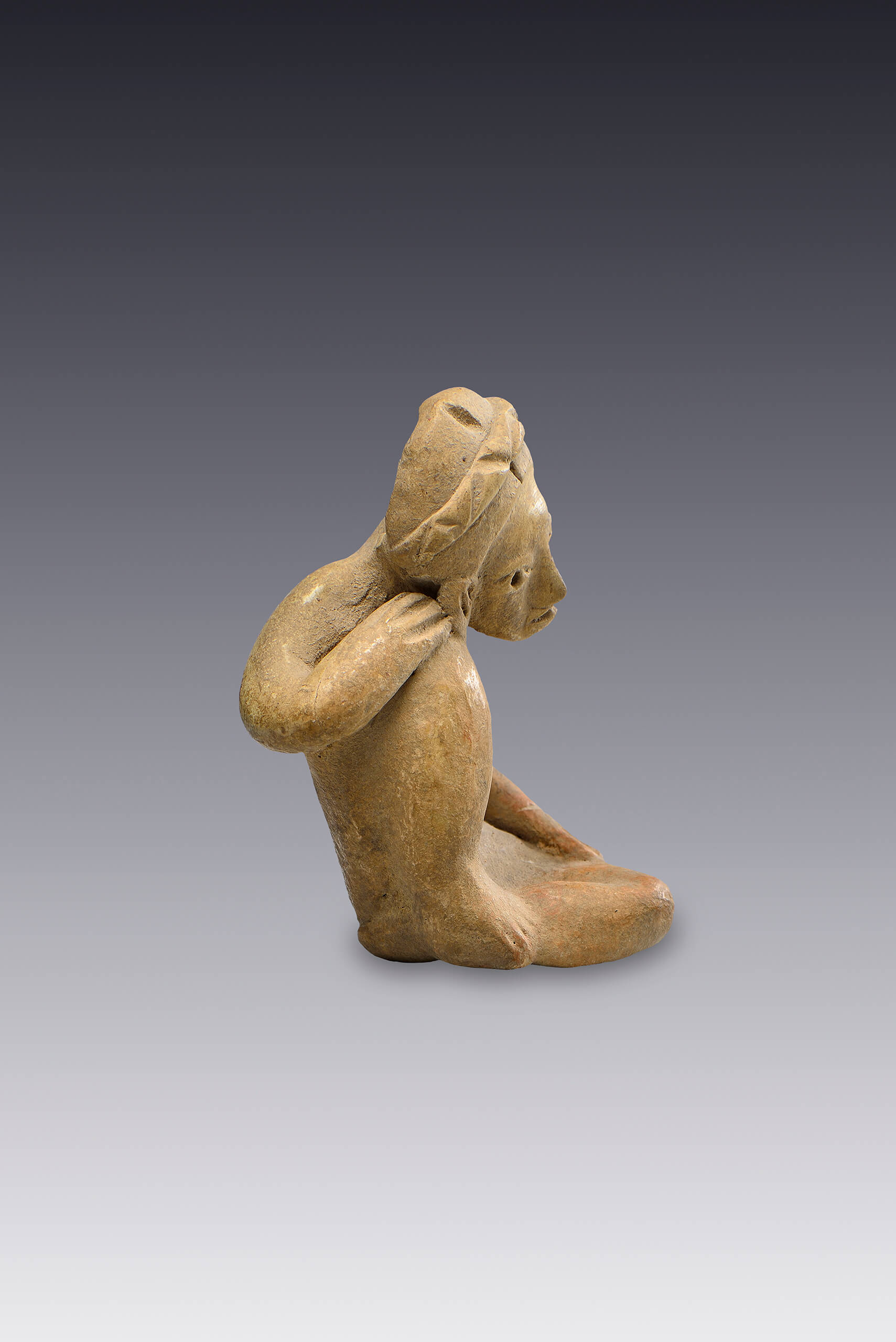 Personaje en actitud de llanto | El México antiguo. Salas de Arte Prehispánico | Museo Amparo, Puebla
