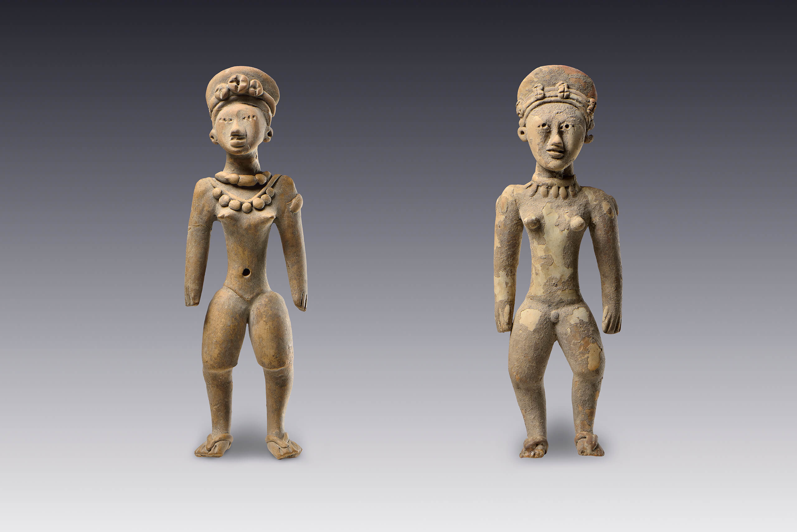 Mujeres con collares y tocado | El México antiguo. Salas de Arte Prehispánico | Museo Amparo, Puebla