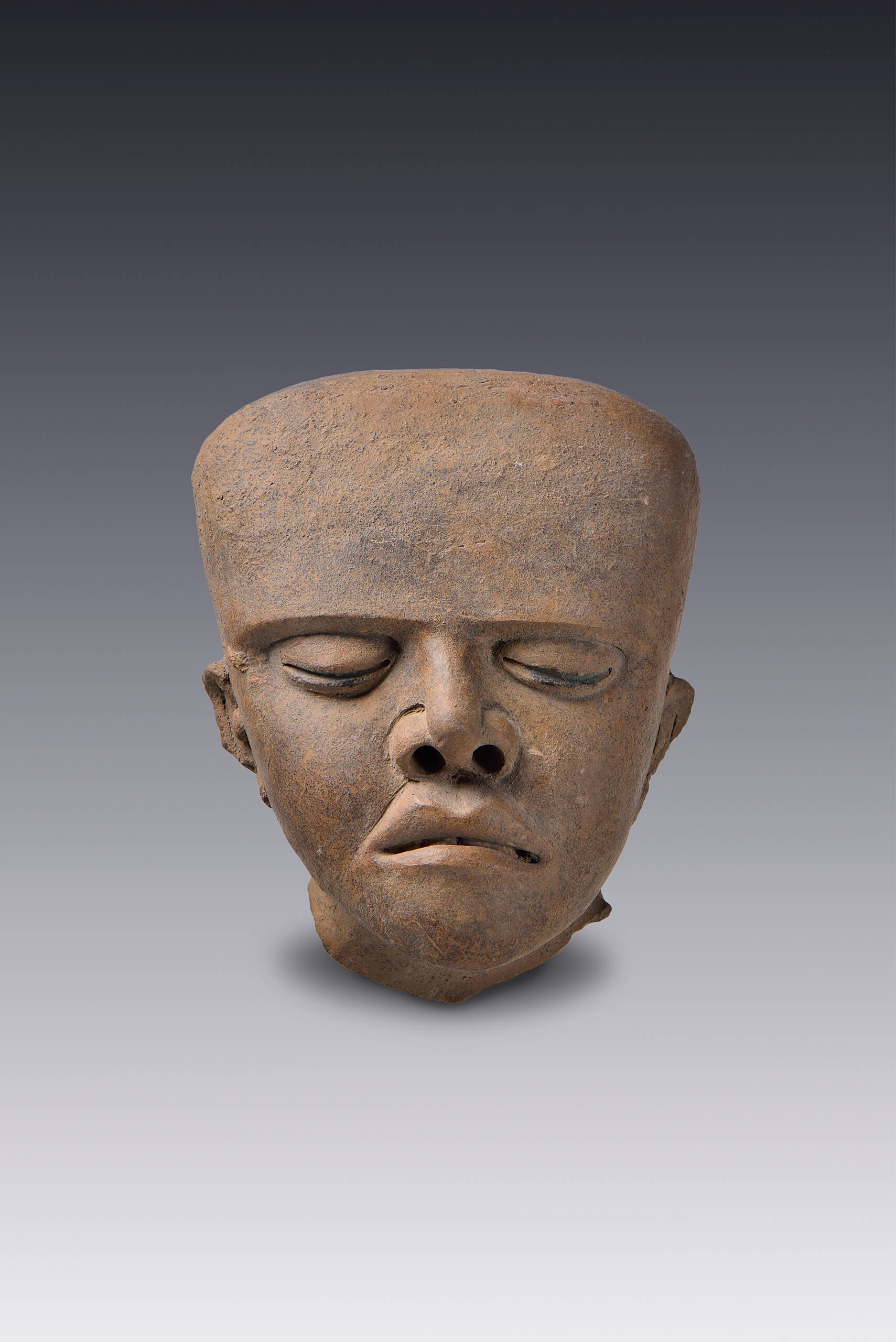 Rostro humano sin vida (fragmento) | El México antiguo. Salas de Arte Prehispánico | Museo Amparo, Puebla