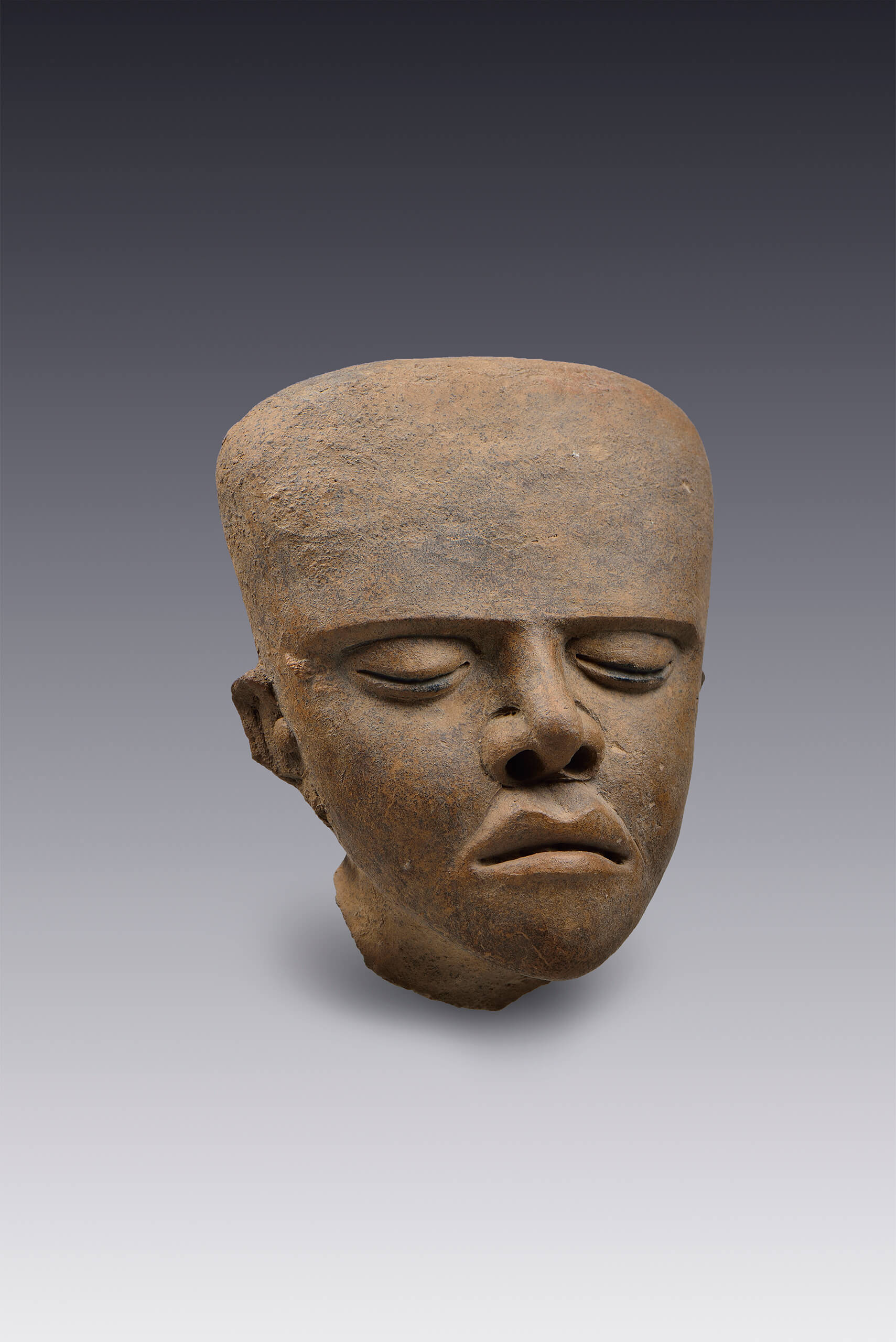 Rostro humano sin vida (fragmento) | El México antiguo. Salas de Arte Prehispánico | Museo Amparo, Puebla