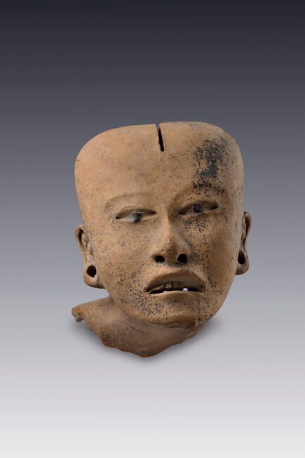 Cabeza, fragmento de escultura antropomorfa de barro