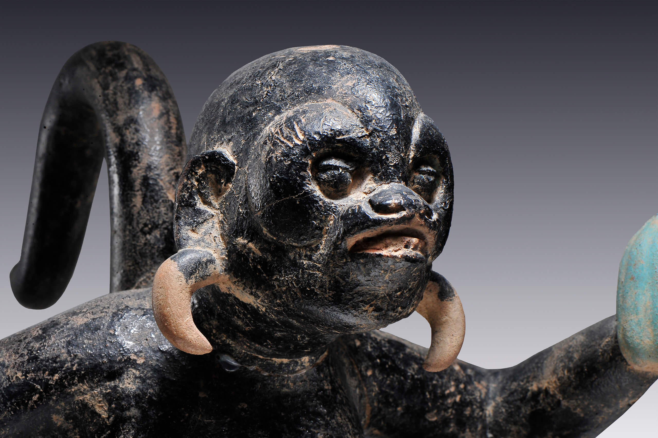 Mono con vaina de cacao | El México antiguo. Salas de Arte Prehispánico | Museo Amparo, Puebla