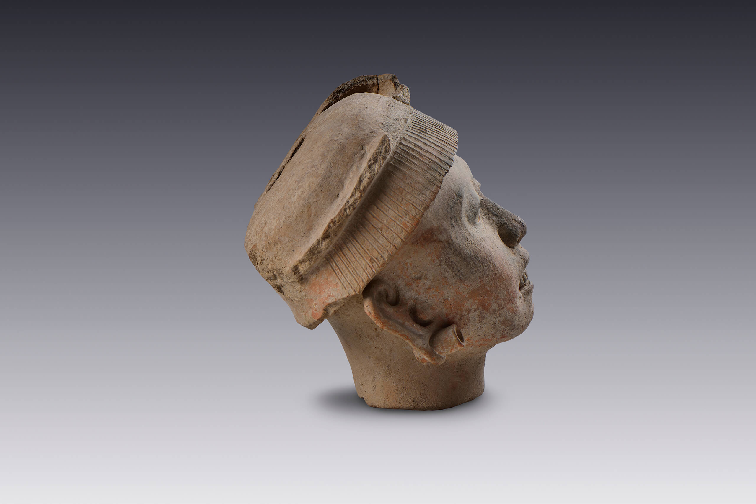 Rostro humano con los dientes expuestos | El México antiguo. Salas de Arte Prehispánico | Museo Amparo, Puebla