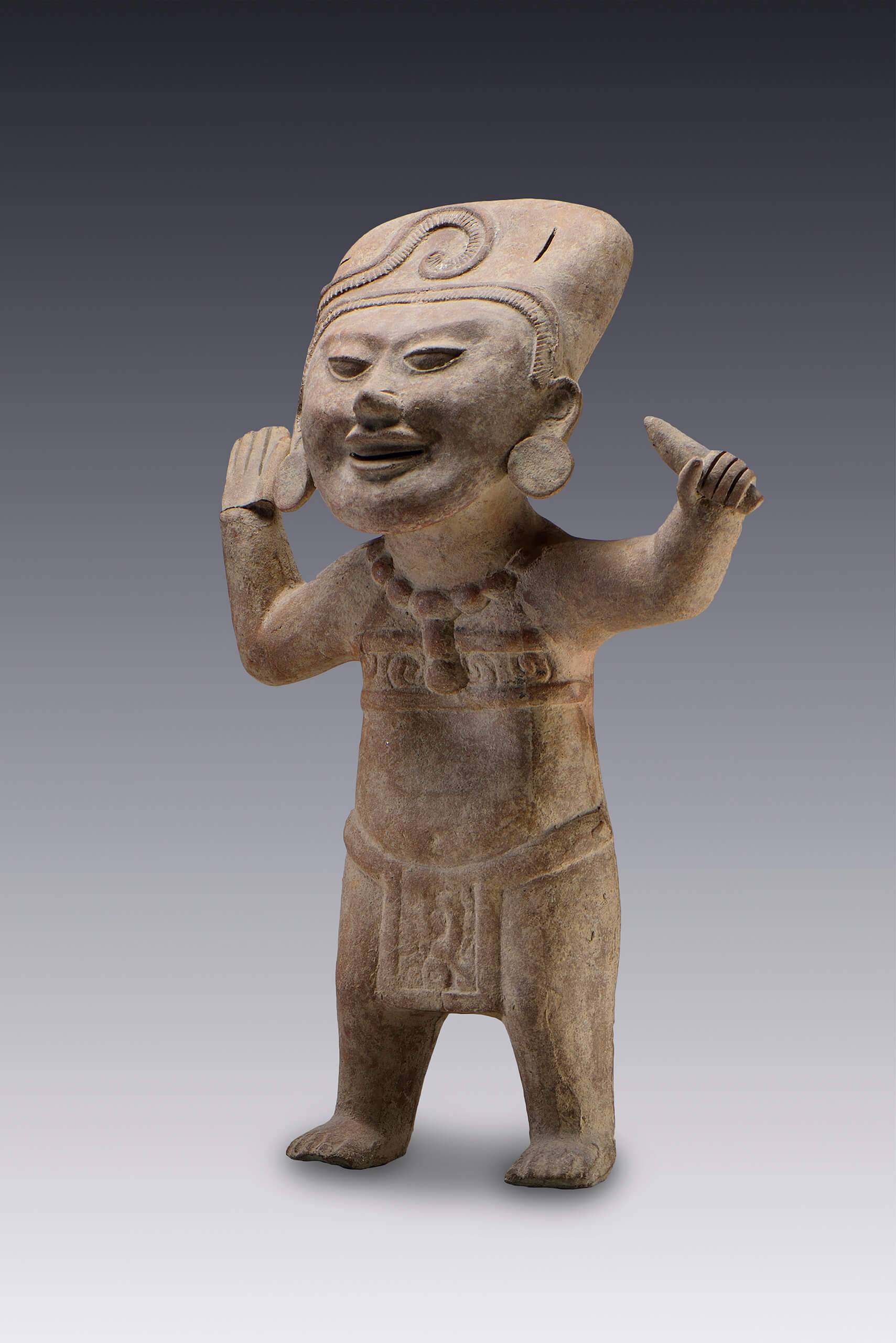 Figura de una persona que realiza ademanes de alegría | El México antiguo. Salas de Arte Prehispánico | Museo Amparo, Puebla