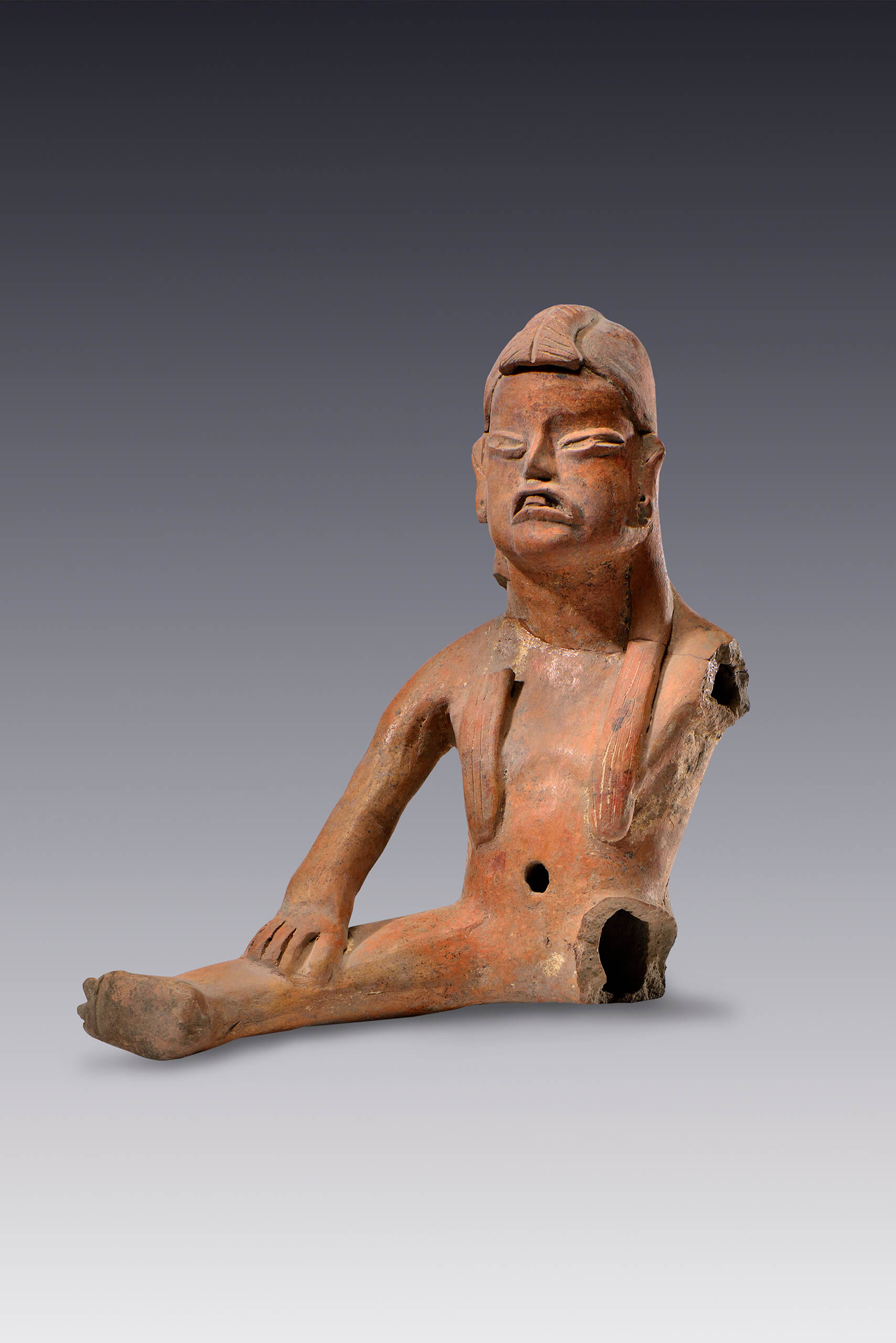 Figurilla antropomorfa sedente  | El M&eacute;xico antiguo. Salas de Arte Prehisp&aacute;nico | Museo Amparo, Puebla
