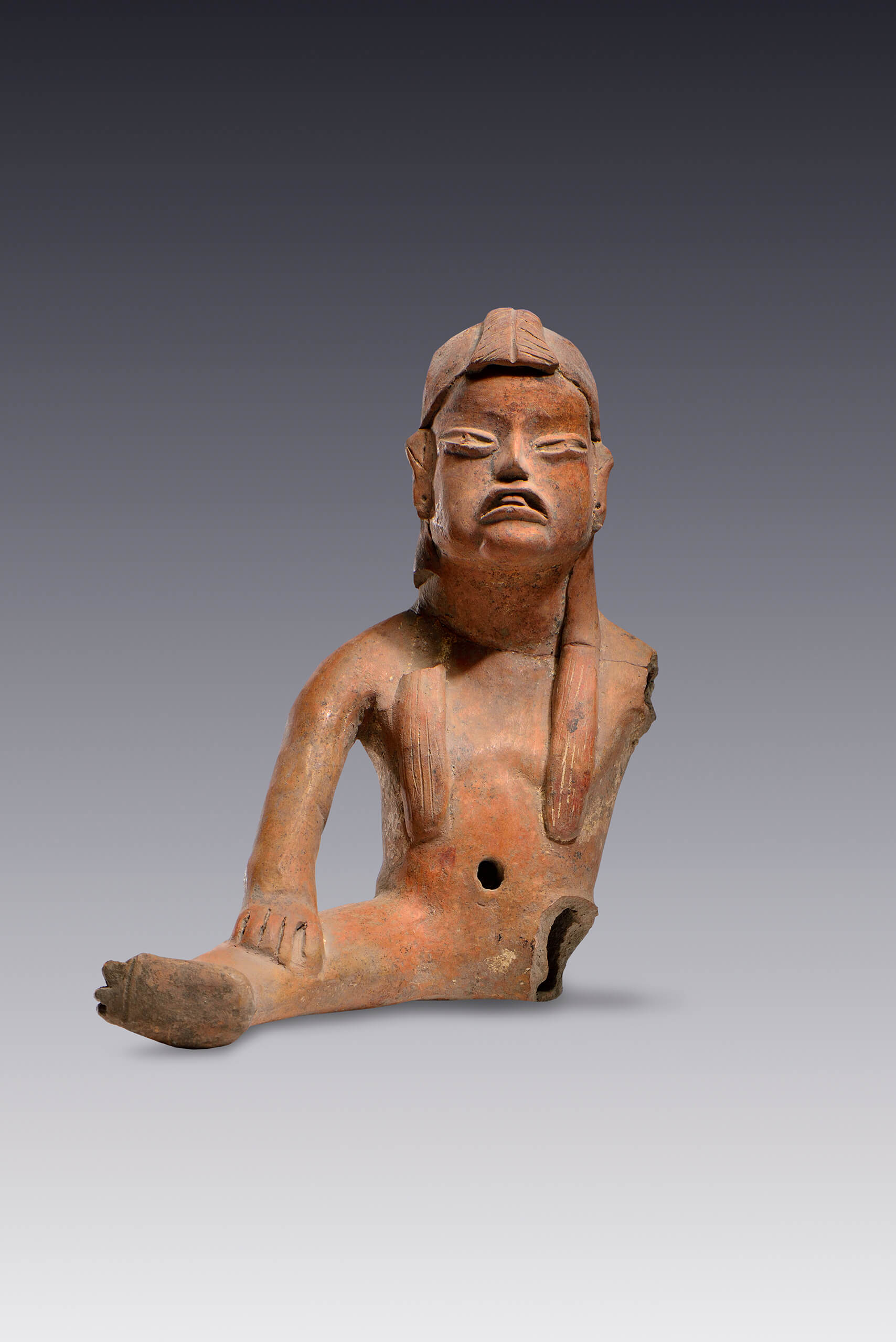 Figurilla antropomorfa sedente  | El M&eacute;xico antiguo. Salas de Arte Prehisp&aacute;nico | Museo Amparo, Puebla