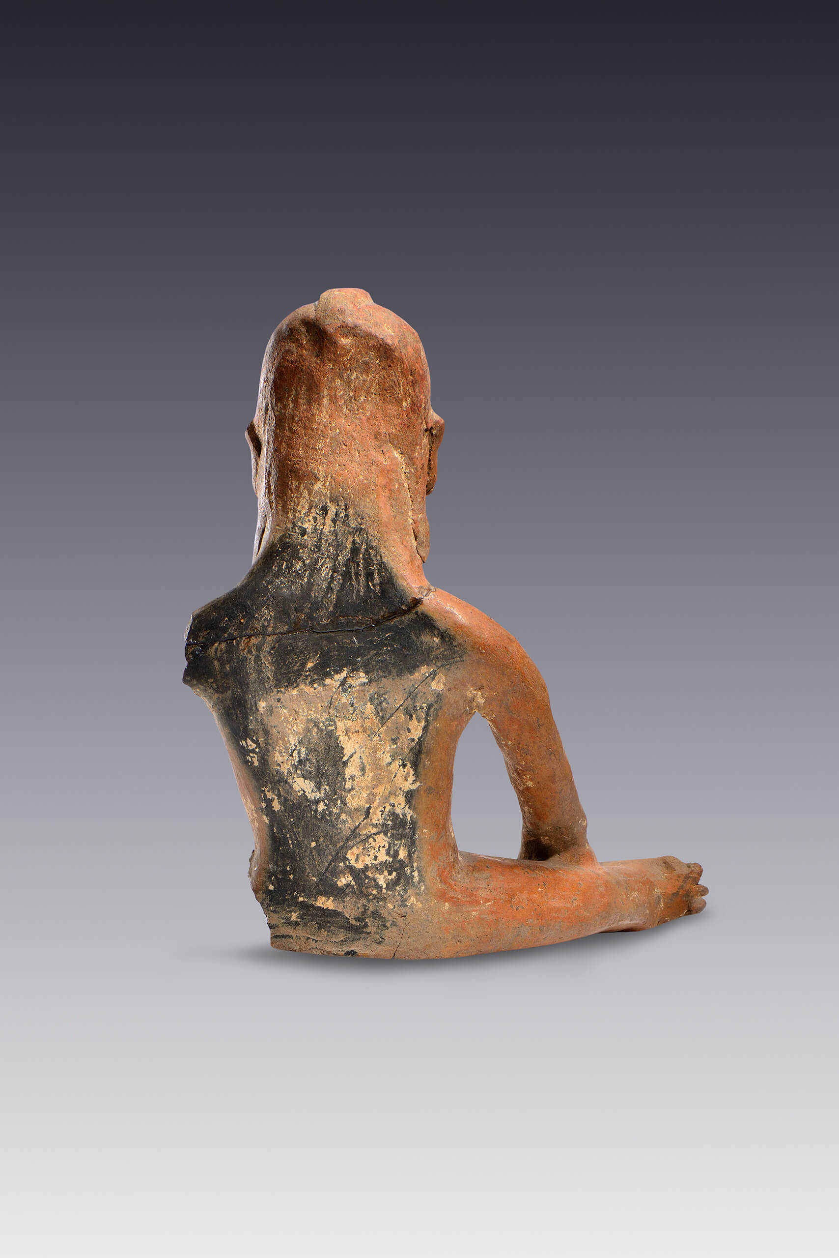 Figurilla antropomorfa sedente  | El M&eacute;xico antiguo. Salas de Arte Prehisp&aacute;nico | Museo Amparo, Puebla