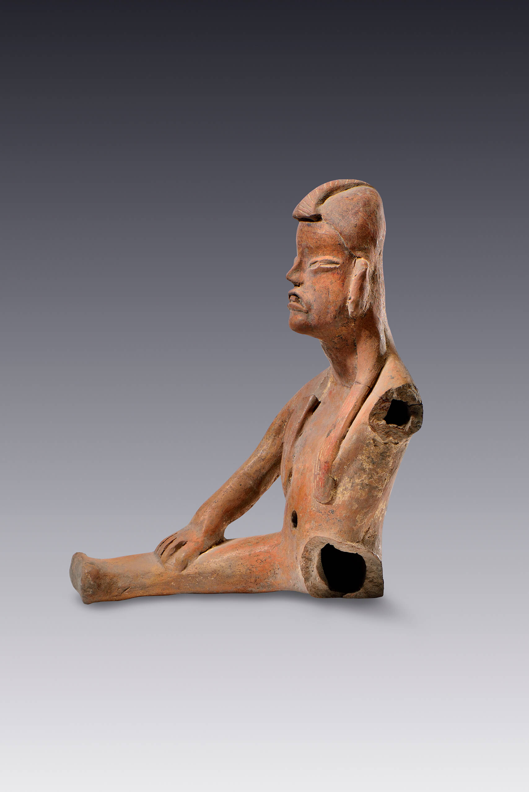 Figurilla antropomorfa sedente  | El M&eacute;xico antiguo. Salas de Arte Prehisp&aacute;nico | Museo Amparo, Puebla