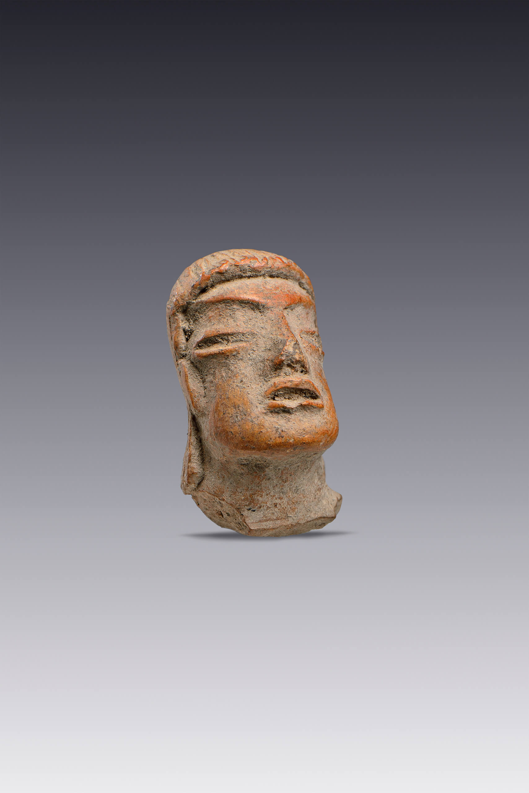 Cabeza de figurilla antropomorfa | El M&eacute;xico antiguo. Salas de Arte Prehisp&aacute;nico | Museo Amparo, Puebla