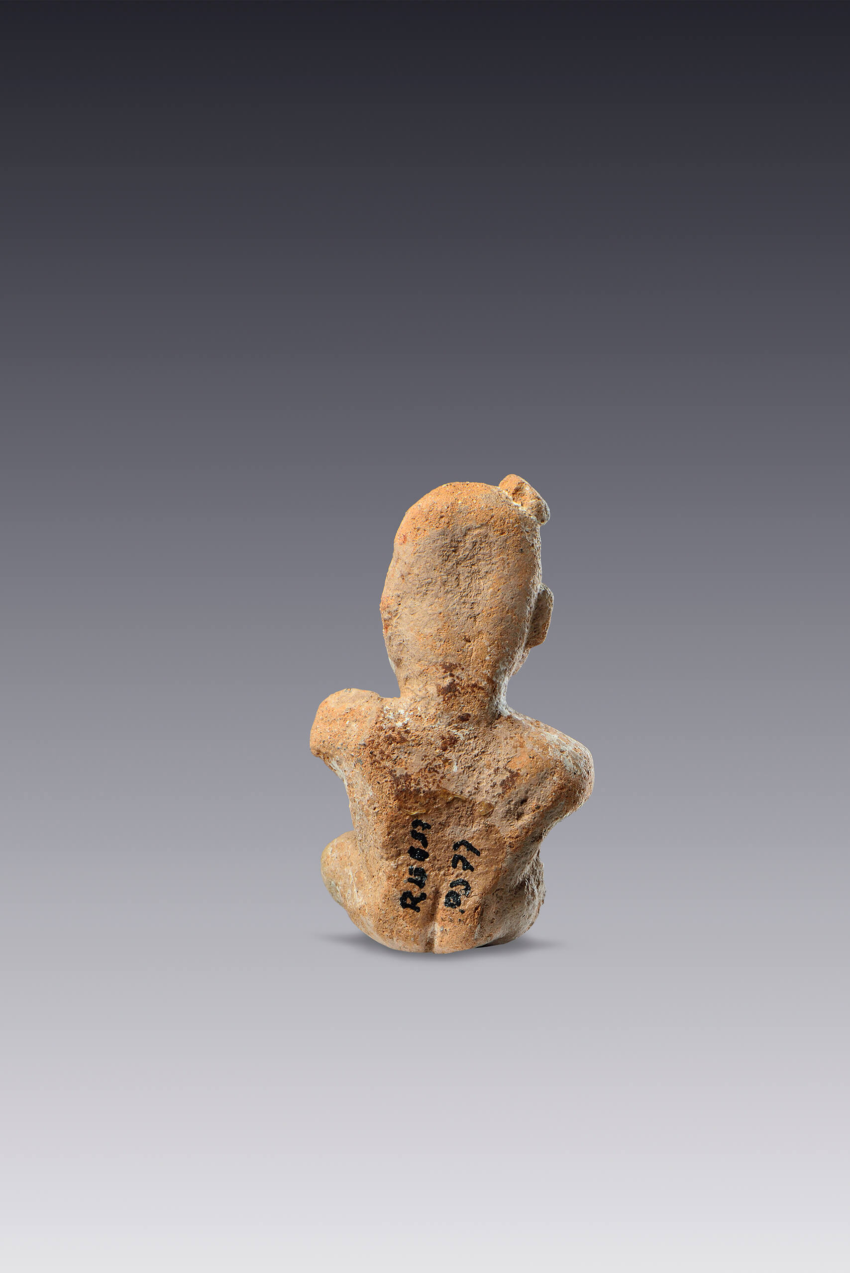 Figurilla antropomorfa con mech&oacute;n de pelo | El M&eacute;xico antiguo. Salas de Arte Prehisp&aacute;nico | Museo Amparo, Puebla