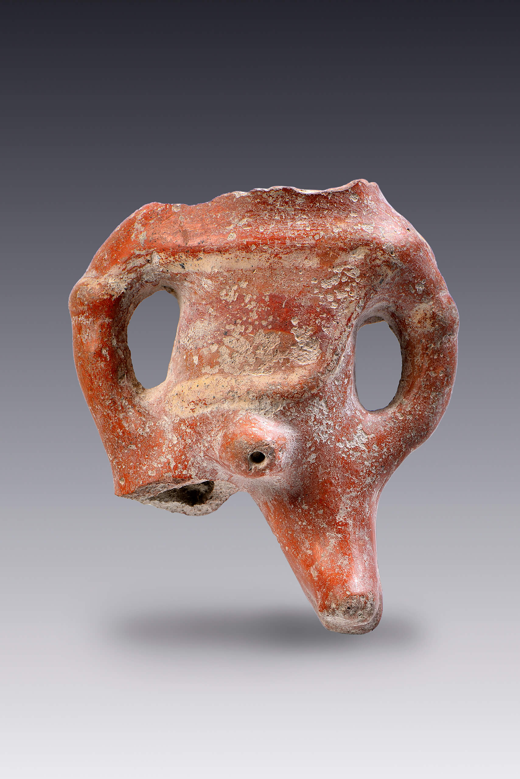 Fragmento de figurilla de hombre desnudo con sexo marcado y banda frontal en el pecho | El M&eacute;xico antiguo. Salas de Arte Prehisp&aacute;nico | Museo Amparo, Puebla