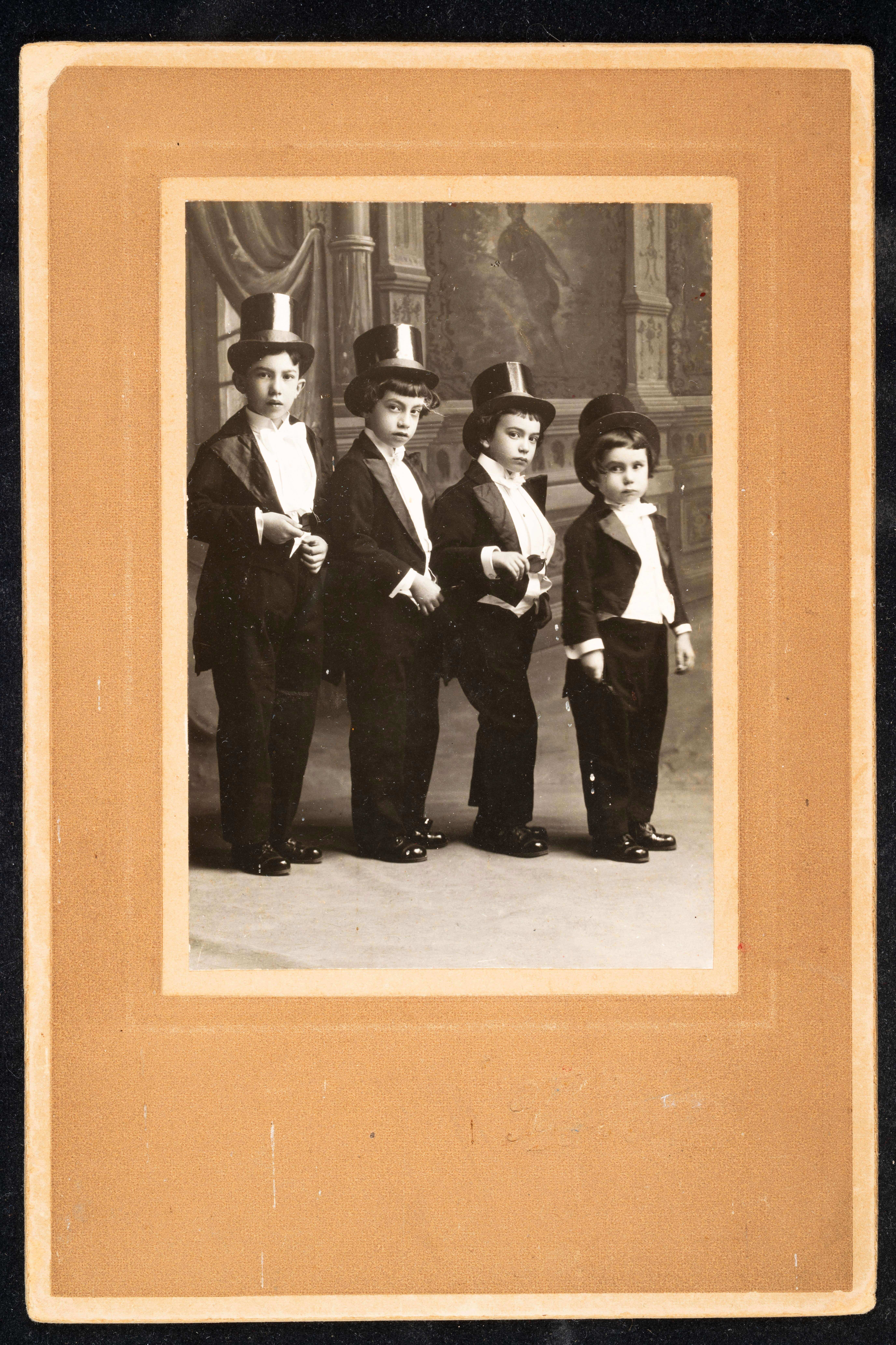 Los ni&ntilde;os Cordero | Memoria y relato. Fotograf&iacute;a en Puebla | Museo Amparo, Puebla