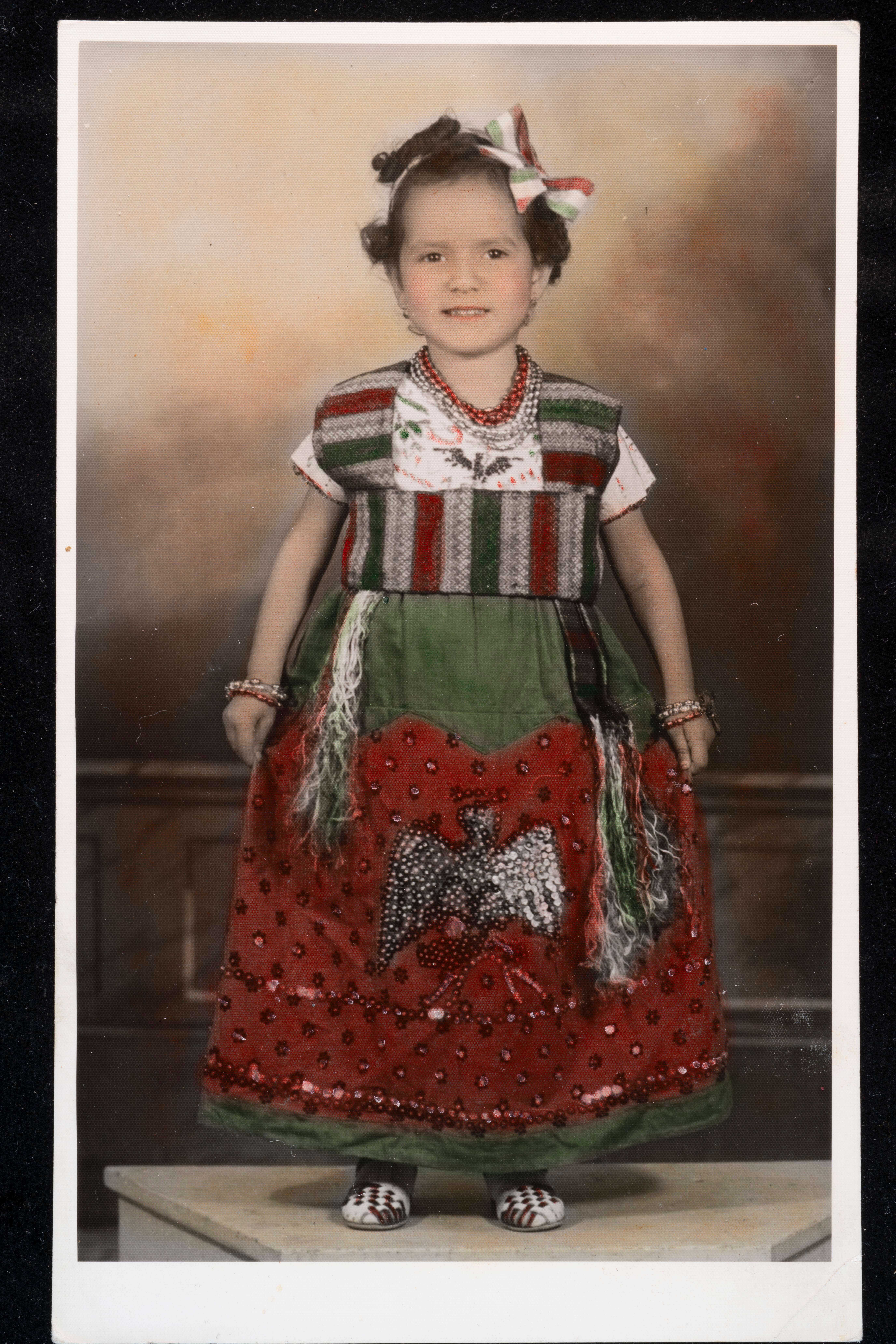Ni&ntilde;a como china poblana | Memoria y relato. Fotograf&iacute;a en Puebla | Museo Amparo, Puebla
