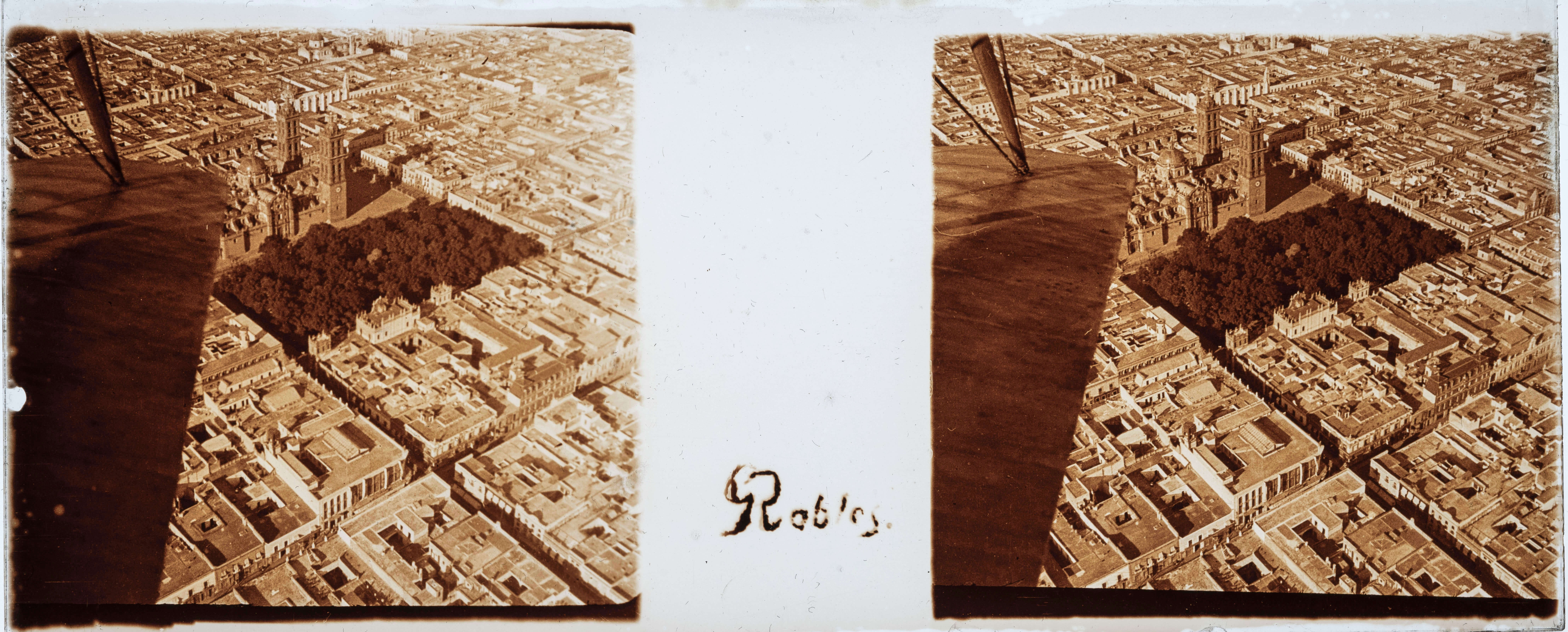 Vuelo en avi&oacute;n, vista a&eacute;rea | Memoria y relato. Fotograf&iacute;a en Puebla | Museo Amparo, Puebla