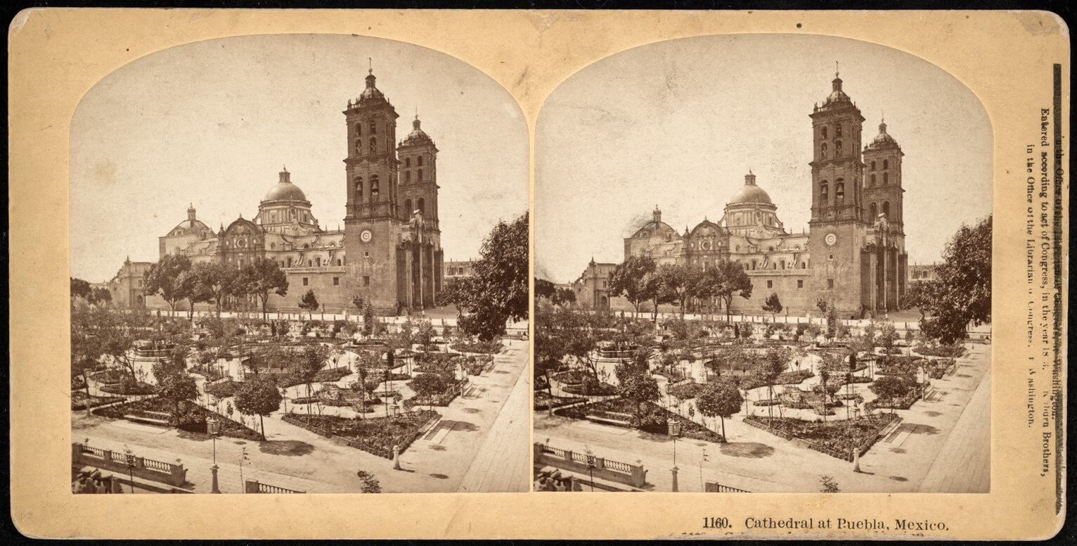 Vista del Z&oacute;calo y la Catedral de Puebla | Memoria y relato. Fotograf&iacute;a en Puebla | Museo Amparo, Puebla