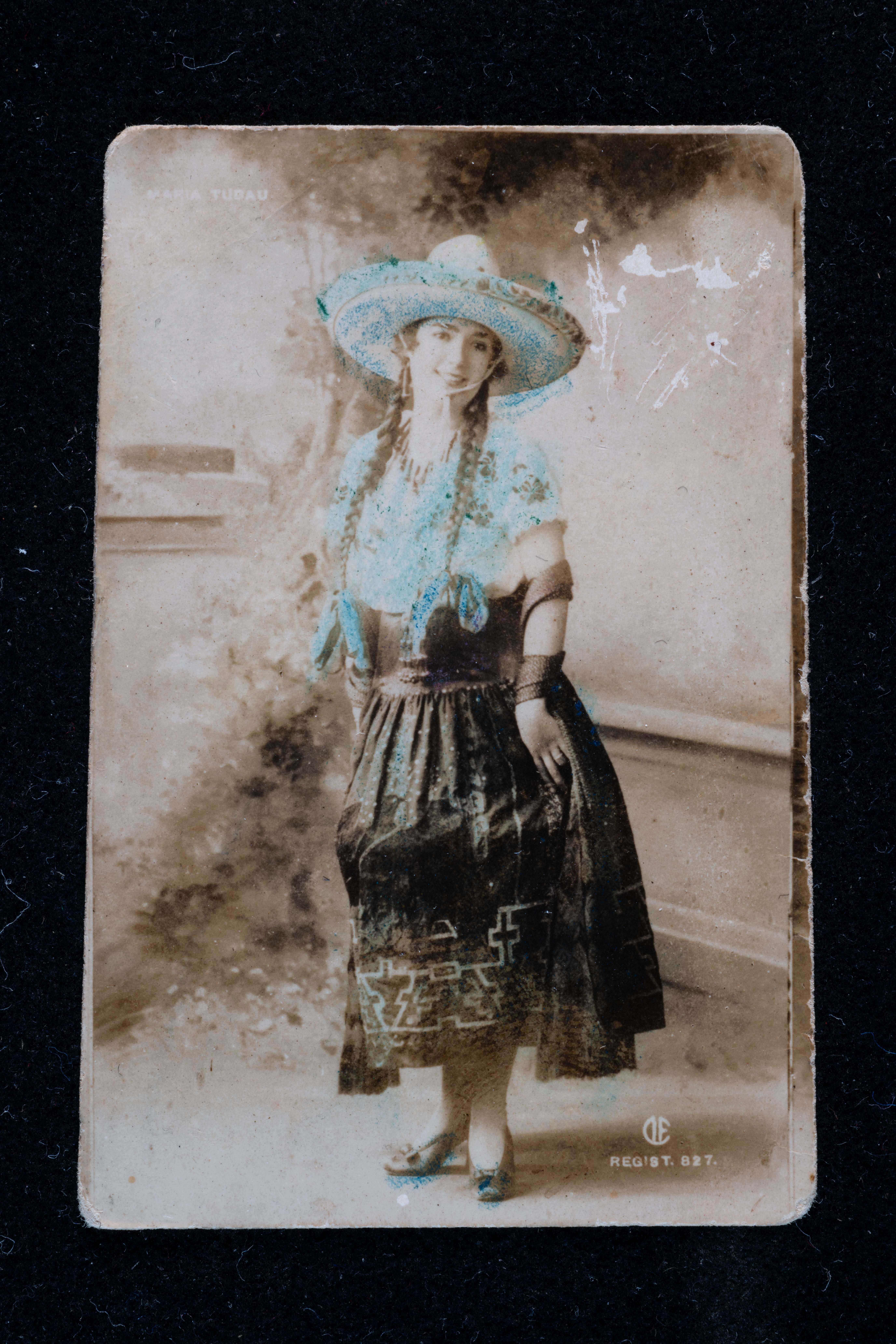 Foto carnet iluminada | Memoria y relato. Fotograf&iacute;a en Puebla | Museo Amparo, Puebla