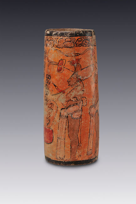 Vaso cilíndrico de cerámica con una escena palaciega