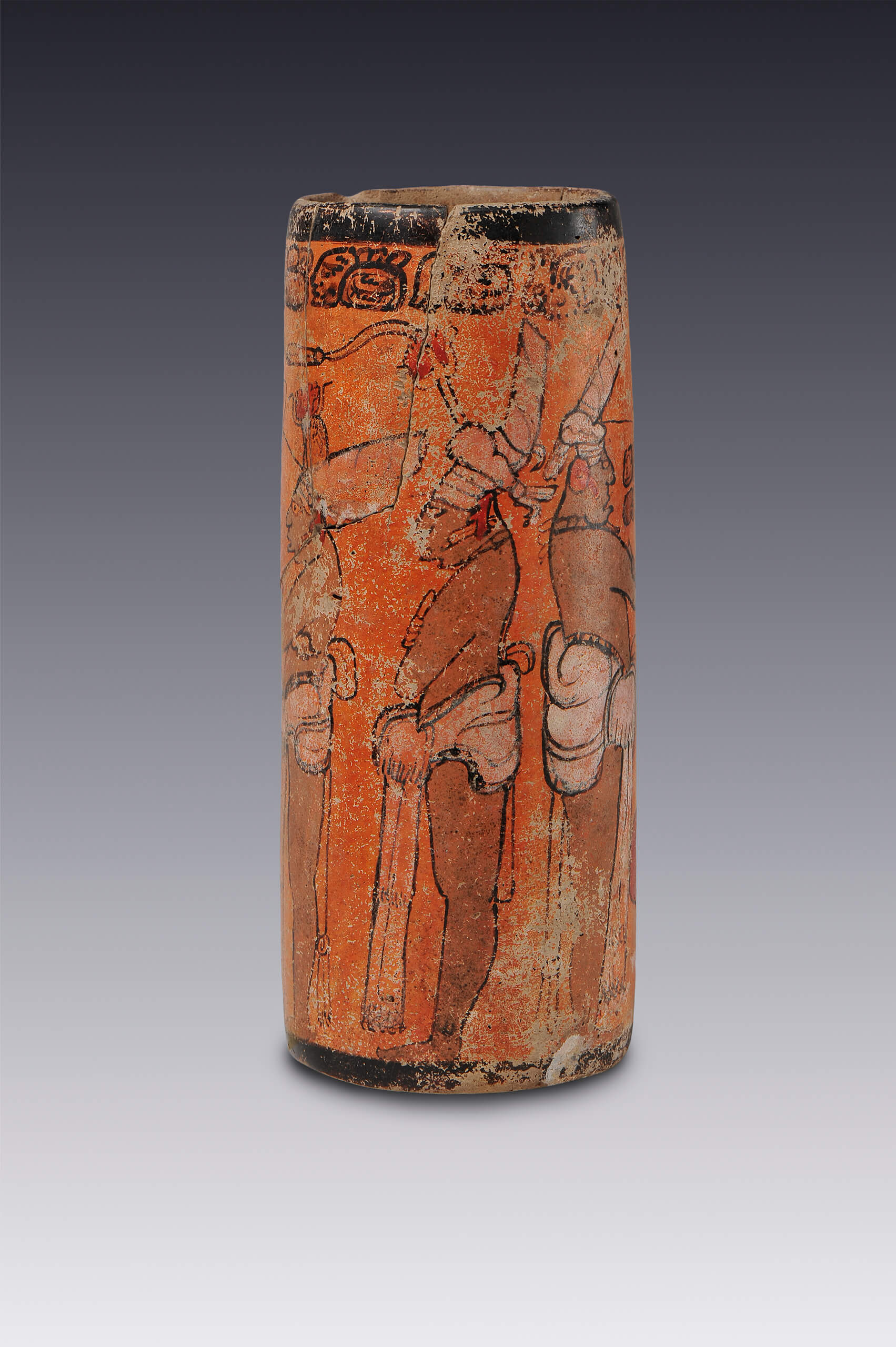 Vaso cilíndrico de cerámica con una escena palaciega | El México antiguo. Salas de Arte Prehispánico | Museo Amparo, Puebla